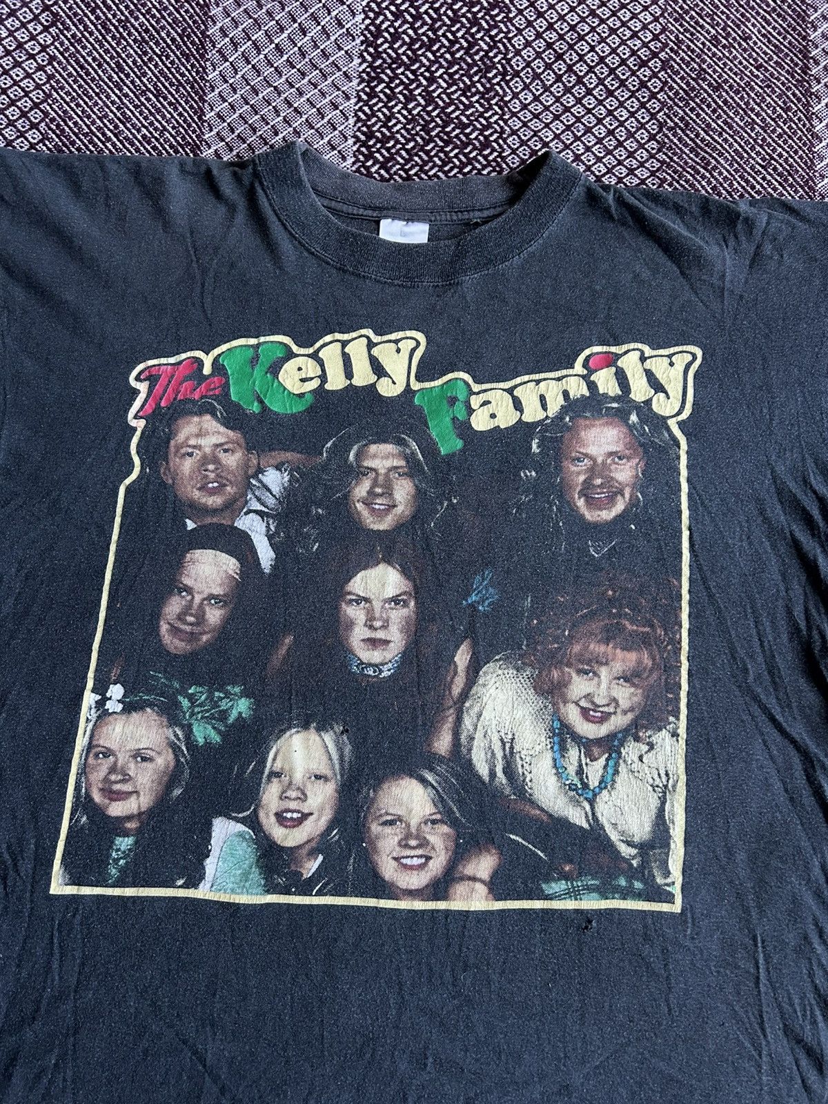 Vintage Vintage Merch The Kelly Family Face Printed 90s Tee Rare Y2K Size US L / EU 52-54 / 3 - 3 Thumbnail