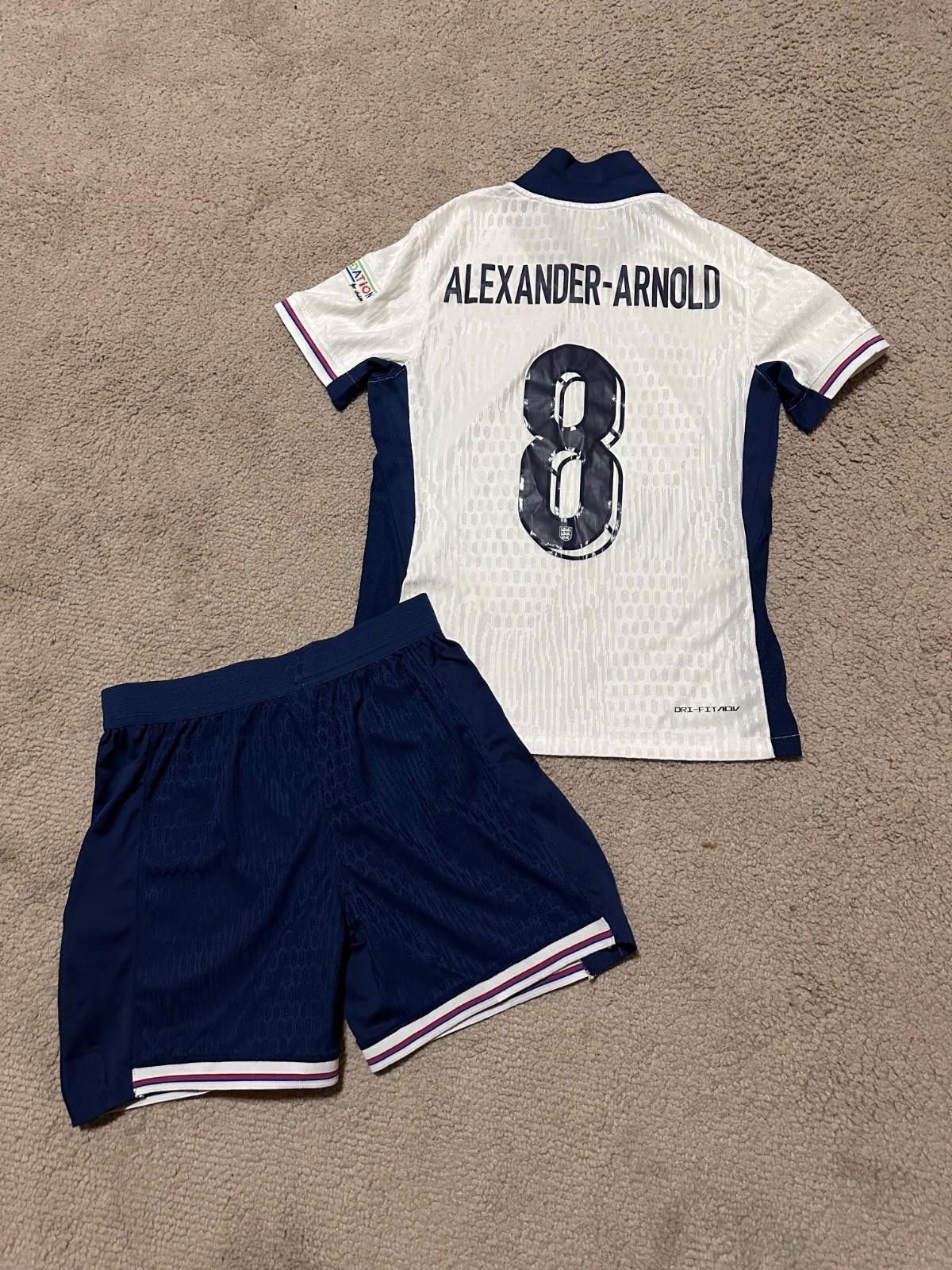 Nike #8 ARNOLD Nike England 2024/25 Home Football Shirt Sz S Size ONE SIZE - 7 Thumbnail