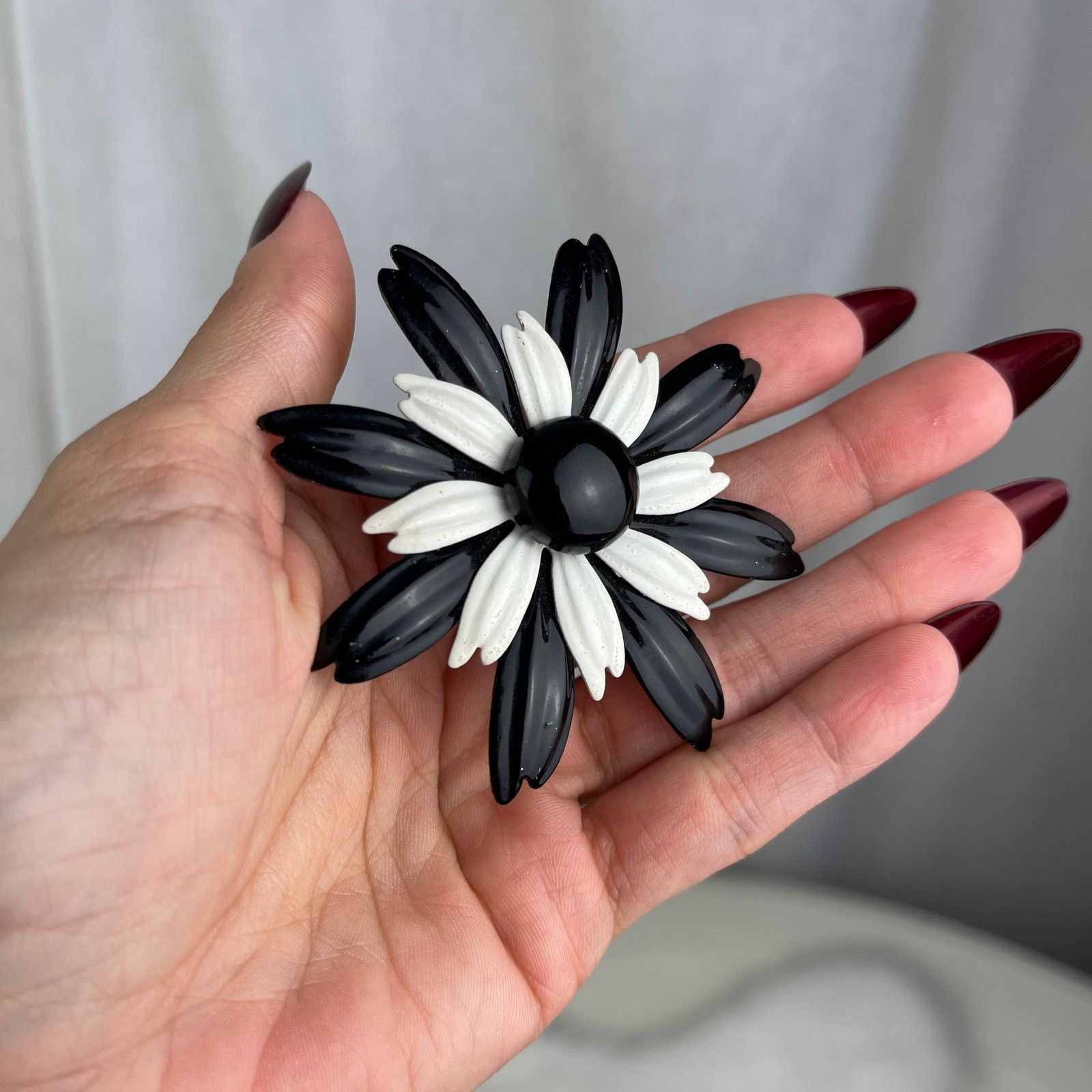Vintage VTG 1960’s Black White Daisy Flower Brooch Pin Metal Enamel Size ONE SIZE - 20 Thumbnail