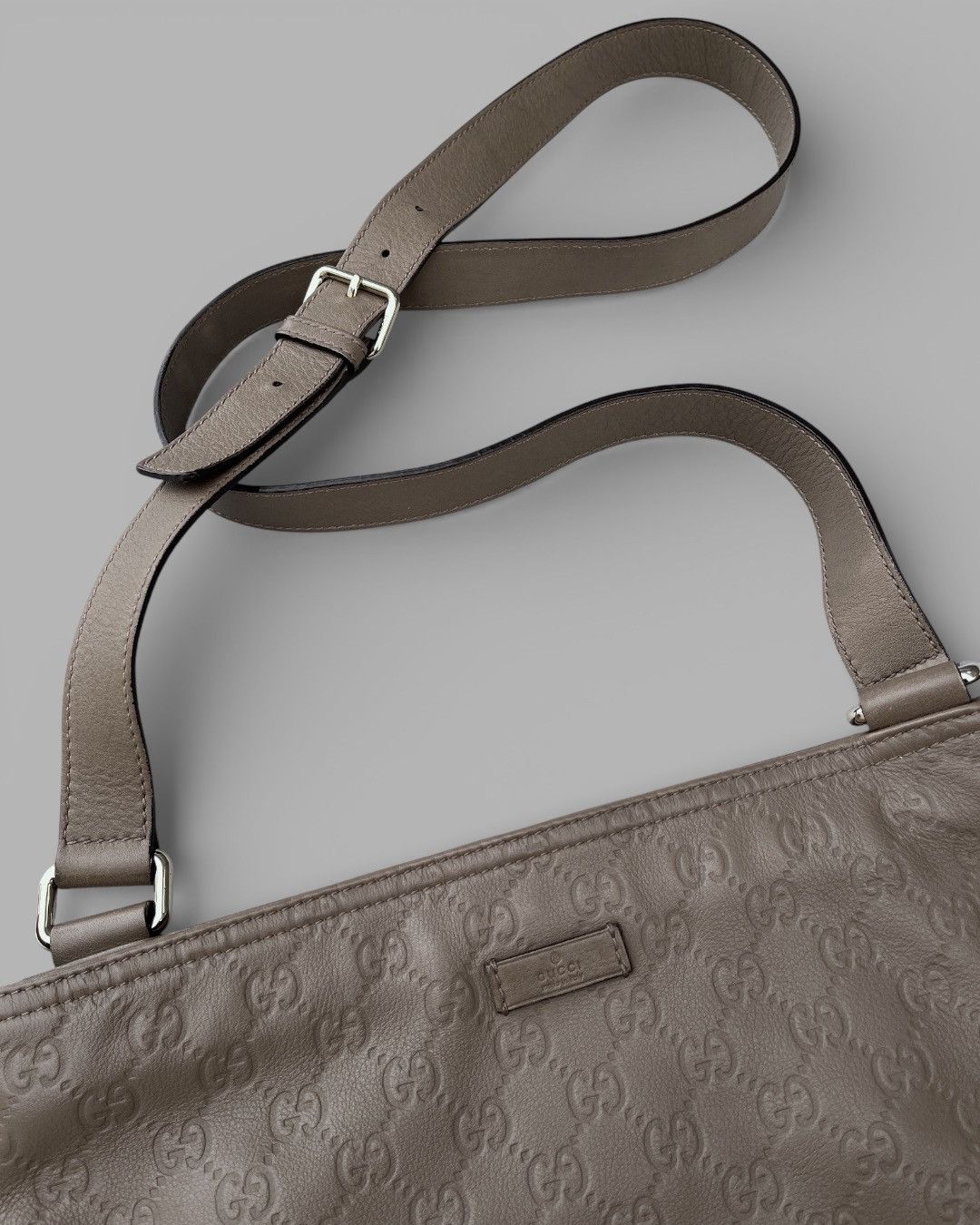 Gucci 🔥 GUCCI GG SUPREME MONOGRAM LEATHER MESSENGER BAG Size ONE SIZE - 11 Thumbnail