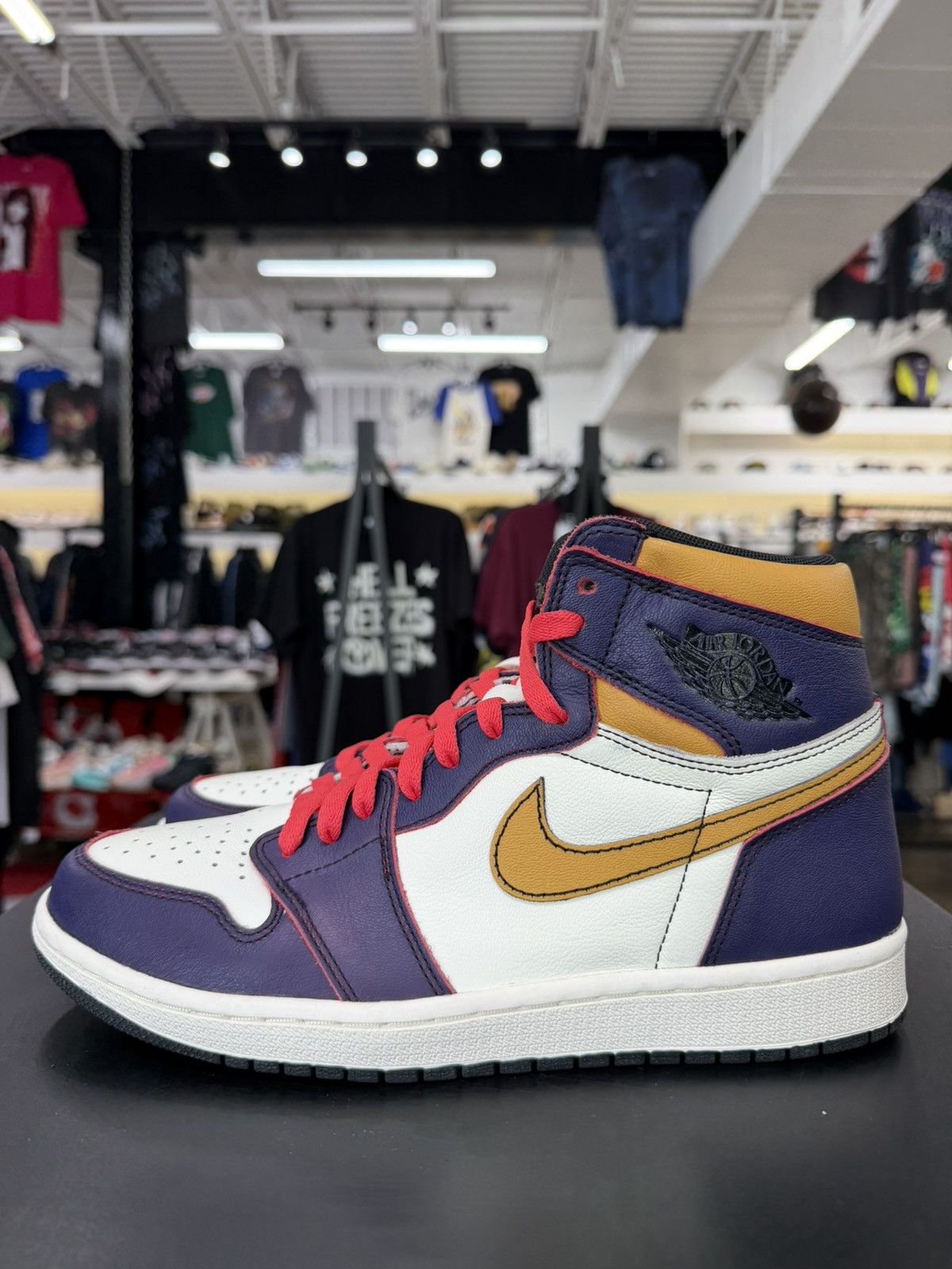 Jordan Brand Air Jordan 1 LA to Chicago Size 9 (2019) Size US 9 / EU 42 - 7 Thumbnail