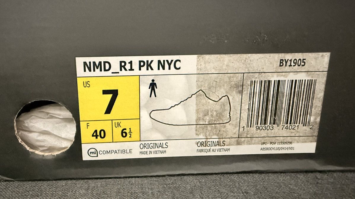 Adidas Adidas NMD R1 NYC Red Apple Size US 7 / EU 40 - 10 Thumbnail