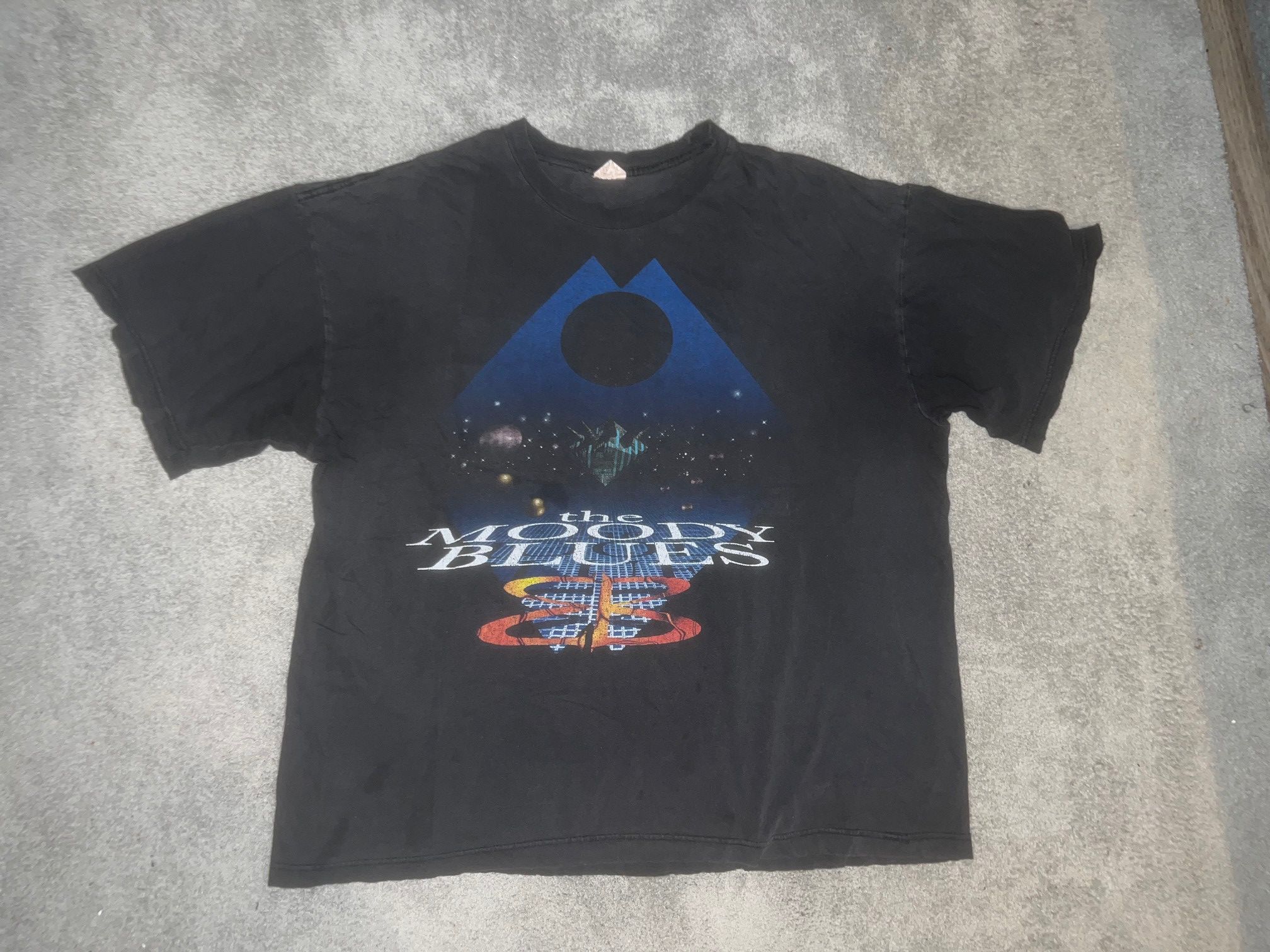 Vintage Vintage Moody Blues Tour Tee Size US XL / EU 56 / 4 - 1 Thumbnail