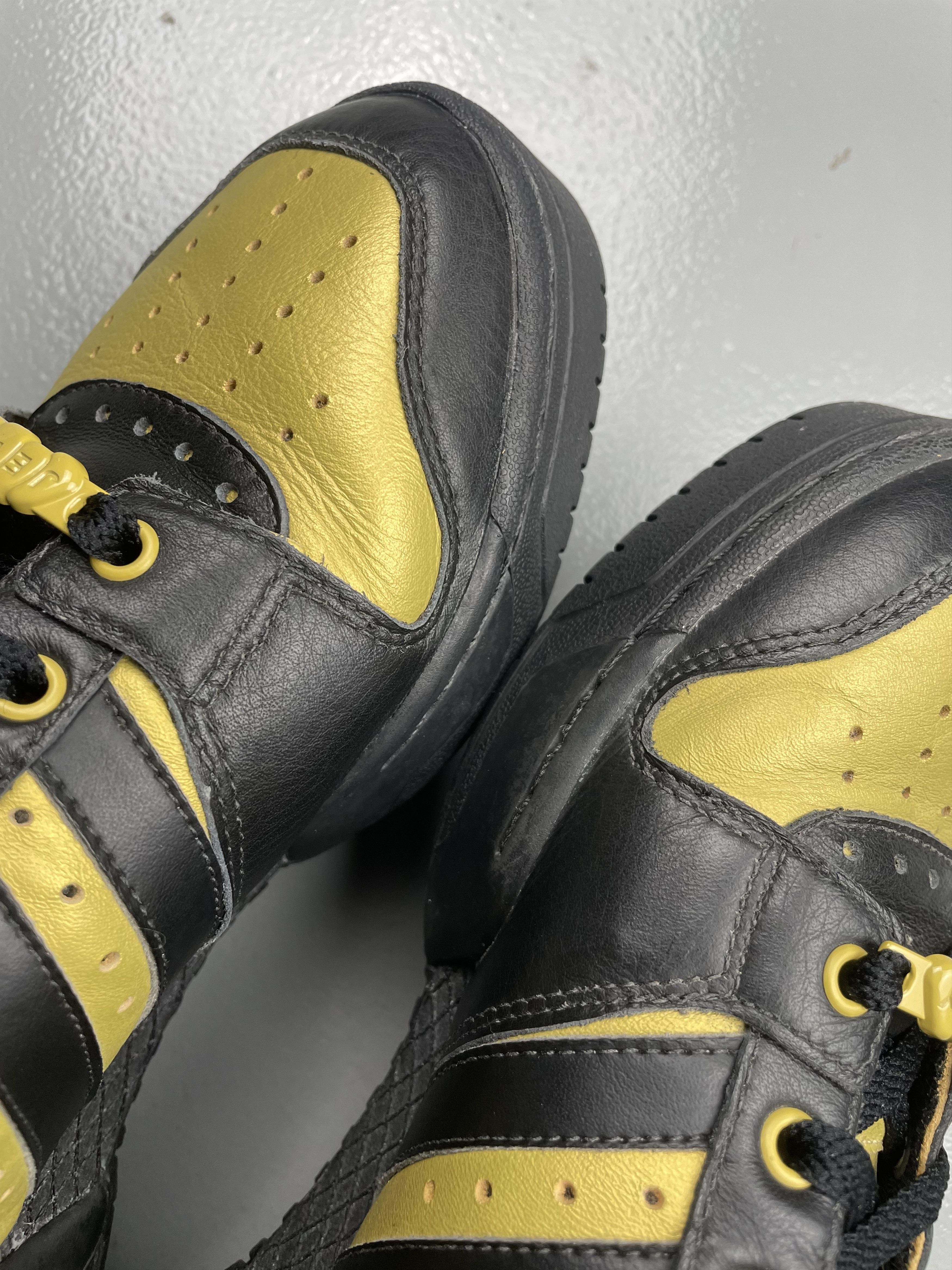 Adidas × Jeremy Scott adidas X Jeremy Scott 2011 JS Wings 2.0 Black/Metallic Gold Size US 9.5 / EU 42-43 - 10 Thumbnail