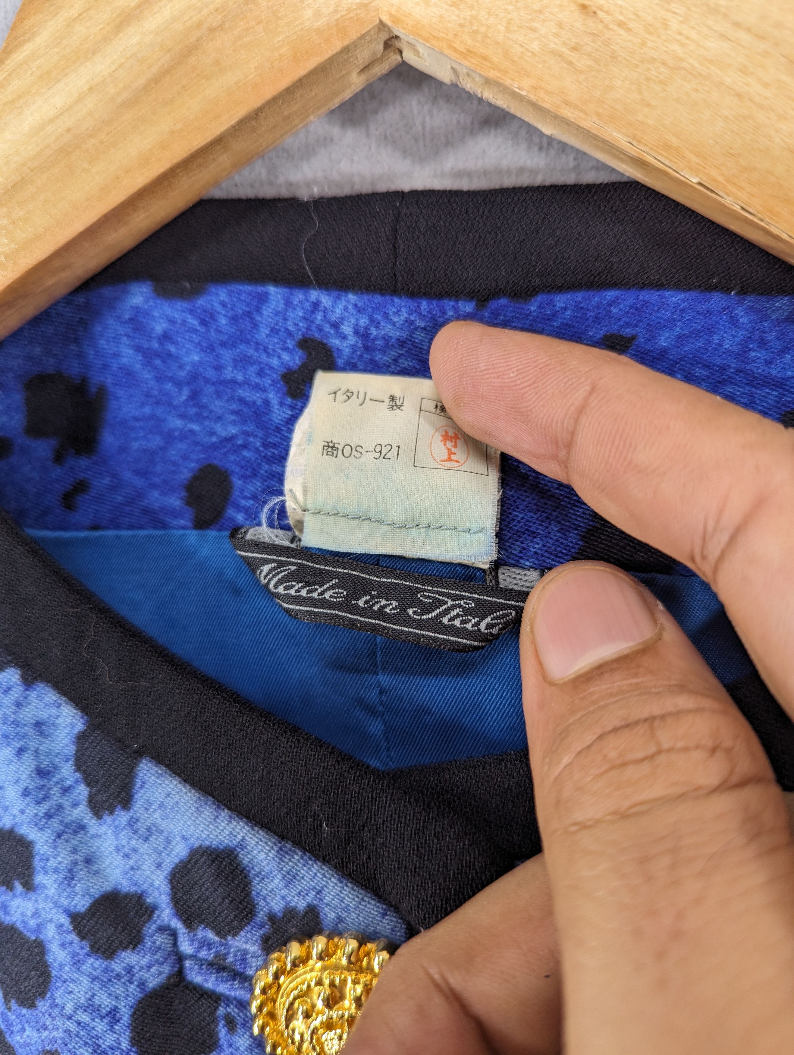 Versace Vintage 90s Gianni Versace Blue Baroque Leopard Print Jacket Size XS / US 0-2 / IT 36-38 - 12 Thumbnail