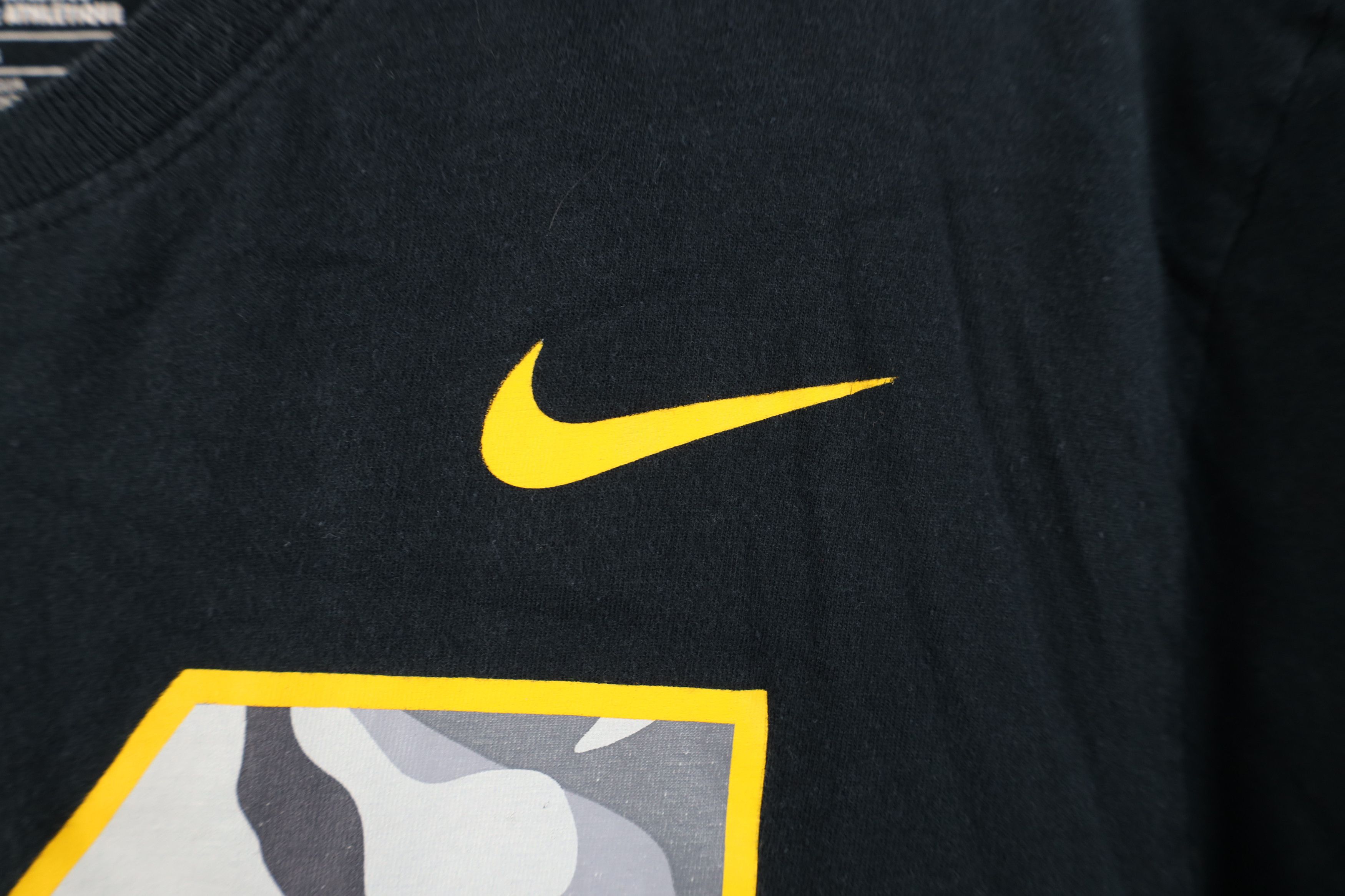 Nike Nike Cut Camouflage Block M University of Michigan T-Shirt Size US L / EU 52-54 / 3 - 5 Thumbnail