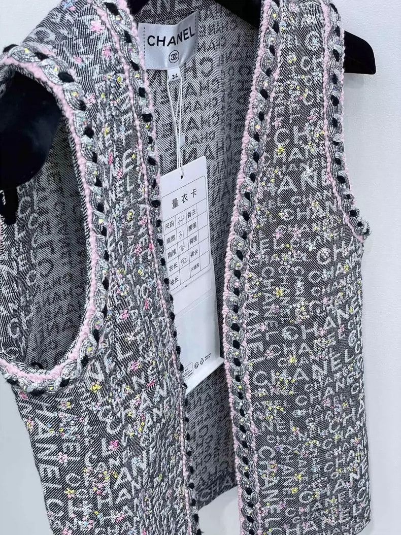 Chanel Chanel 24C color beaded letter cowboy vest 2504-Nextarrow Size XXS / US 00 / IT 34 - 3 Thumbnail