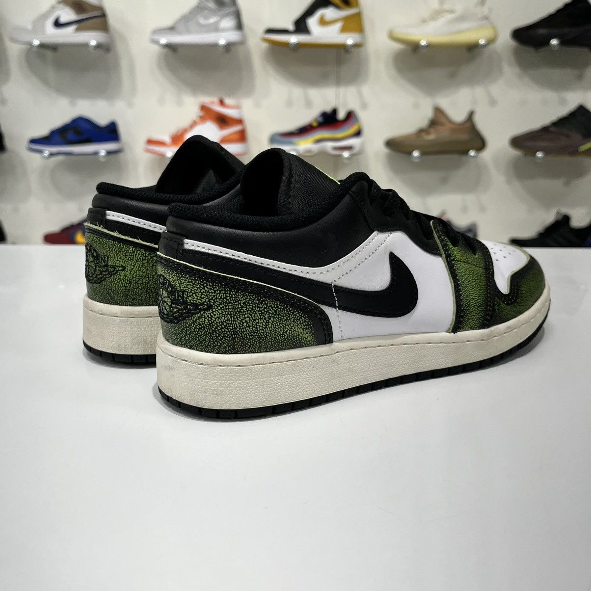 Nike Air Jordan 1 Low Wear Away Electric Green (GS) Size US 5 / EU 37 - 6 Thumbnail