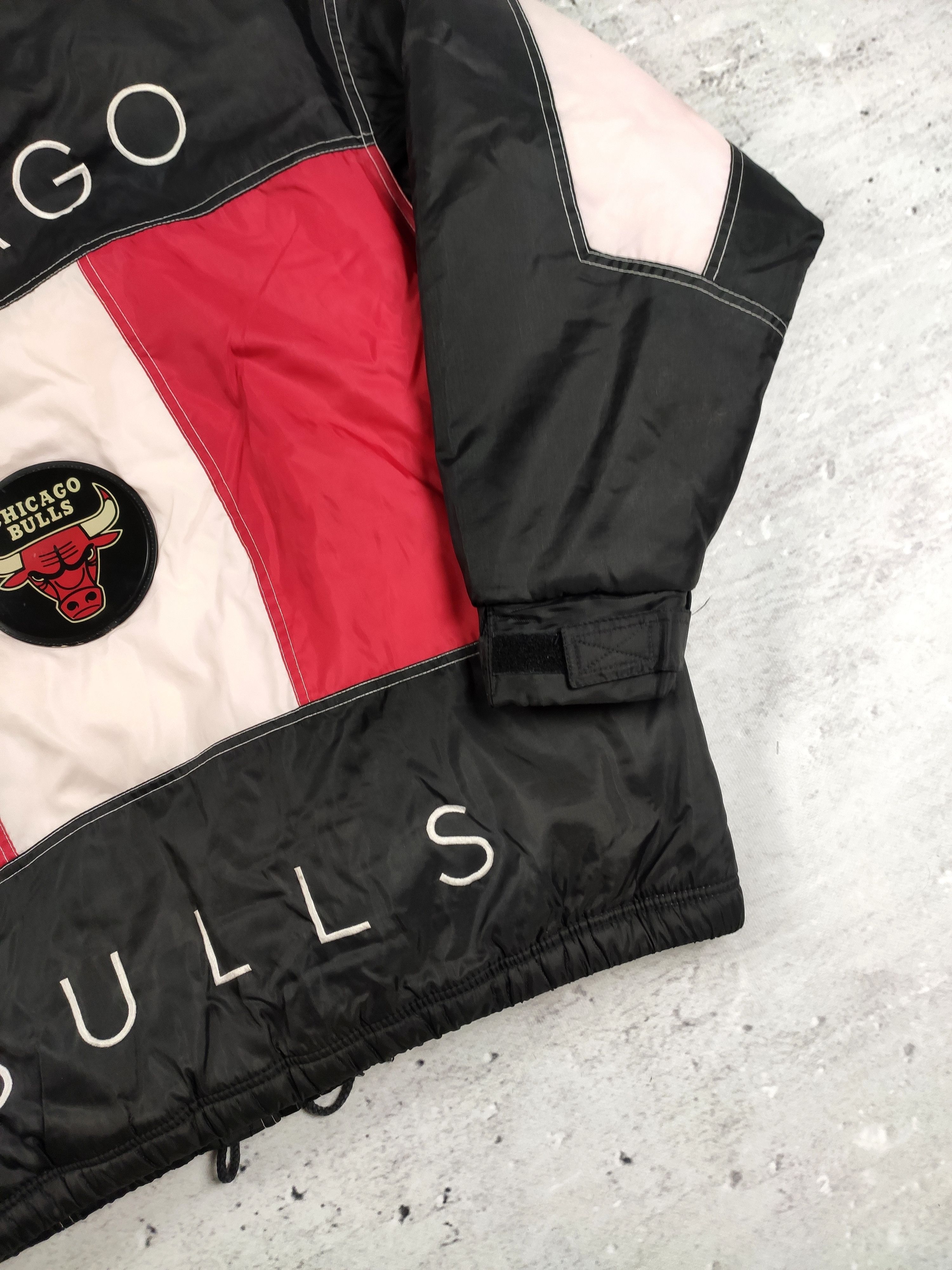 NBA Rare Vintage Chicago Bulls NBA Jacket 90s 80s Size US XL / EU 56 / 4 - 12 Thumbnail