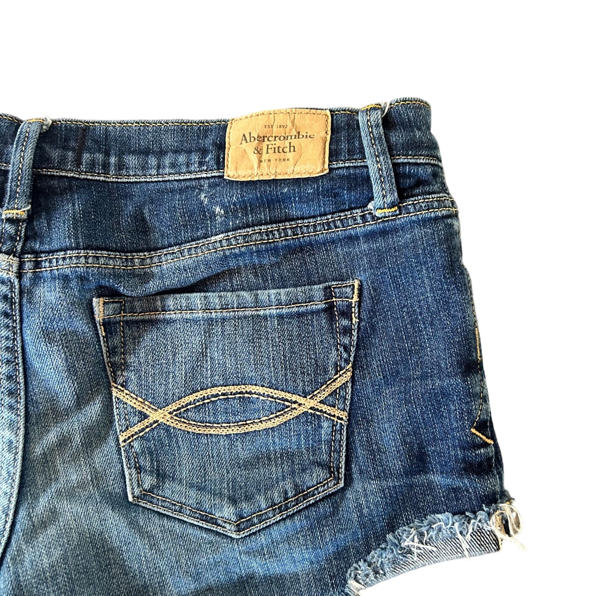 Abercrombie & Fitch Abercrombie & Fitch Medium Wash Frayed Hem Stretch Shorts 6 Size 28" / US 6 / IT 42 - 5 Thumbnail
