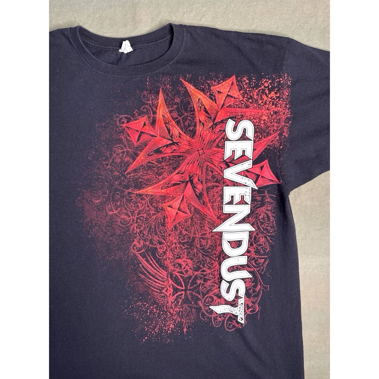 Anvil Sevendust 2011 North America Tour Tee Band Black 2XL Short Sleeve Crew Neck T-Shirt Mens Size US XXL / EU 58 / 5 - 4 Thumbnail