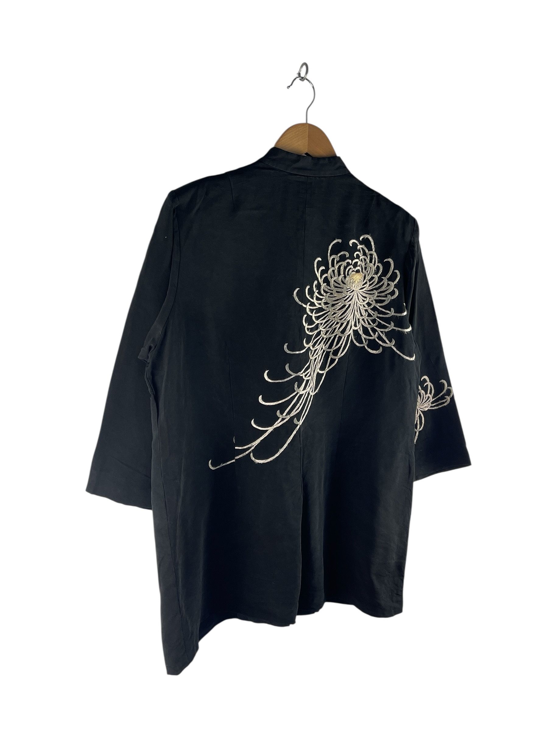 Japanese Brand Vintage Japanese Silk Haori with White Chrysanthemum Size US M / EU 48-50 / 2 - 5 Thumbnail