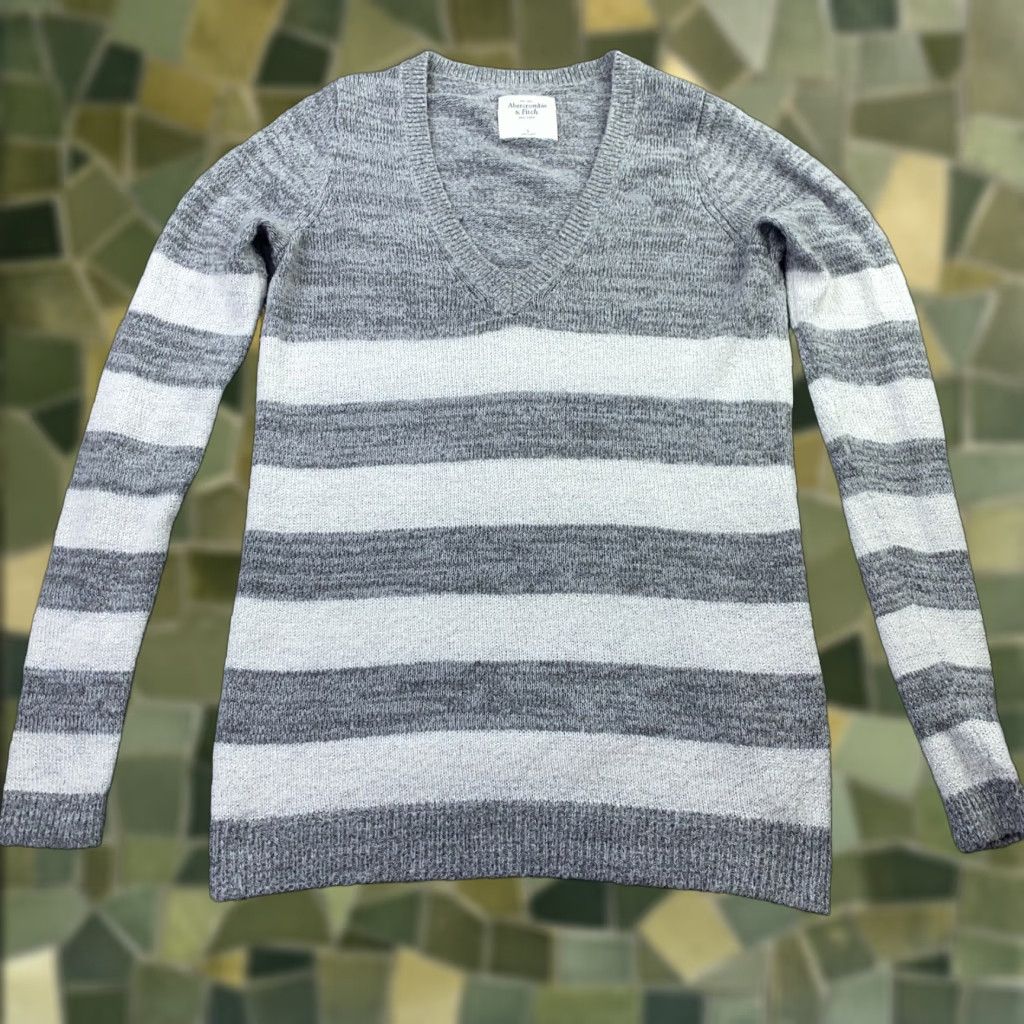 Abercrombie & Fitch Abercrombie & Fitch Womens Sweater Top Small Gray Striped V-Neck Shirt Top Shirt Top Size S / US 4 / IT 40 - 1 Thumbnail