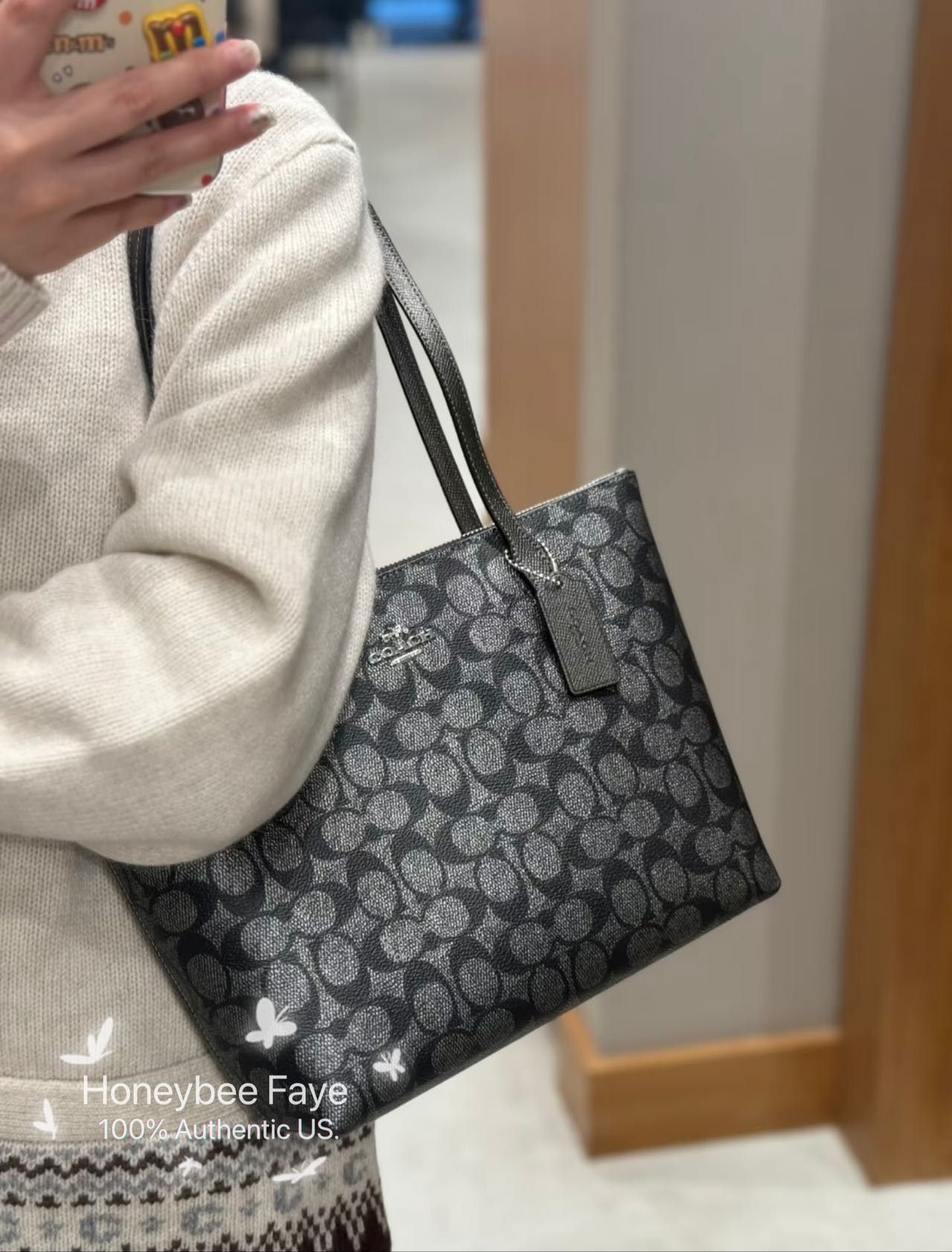 国内即発COACHフィオナメタリックシグネチャージップトートCW396 COACH Fiona Zip Tote Bag In Signature Canvas Gunmetal-Multi