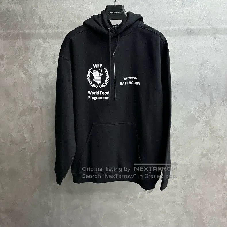 Balenciaga Balenciaga Black solid letter print sweatshirt Size US S / EU 44-46 / 1 - 1 Thumbnail