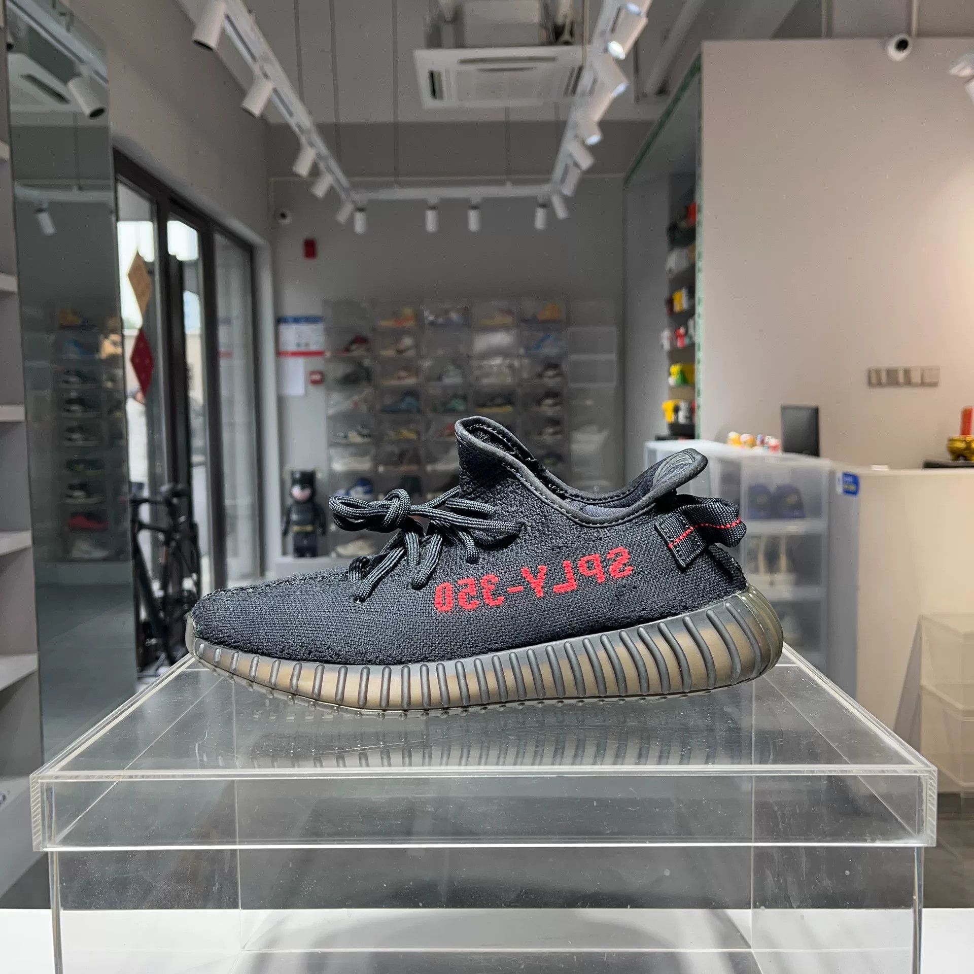 Yeezy Yeezy Black Lowtop Sneakers 41 Men Size US 8.5 / EU 41-42 - 1 Thumbnail