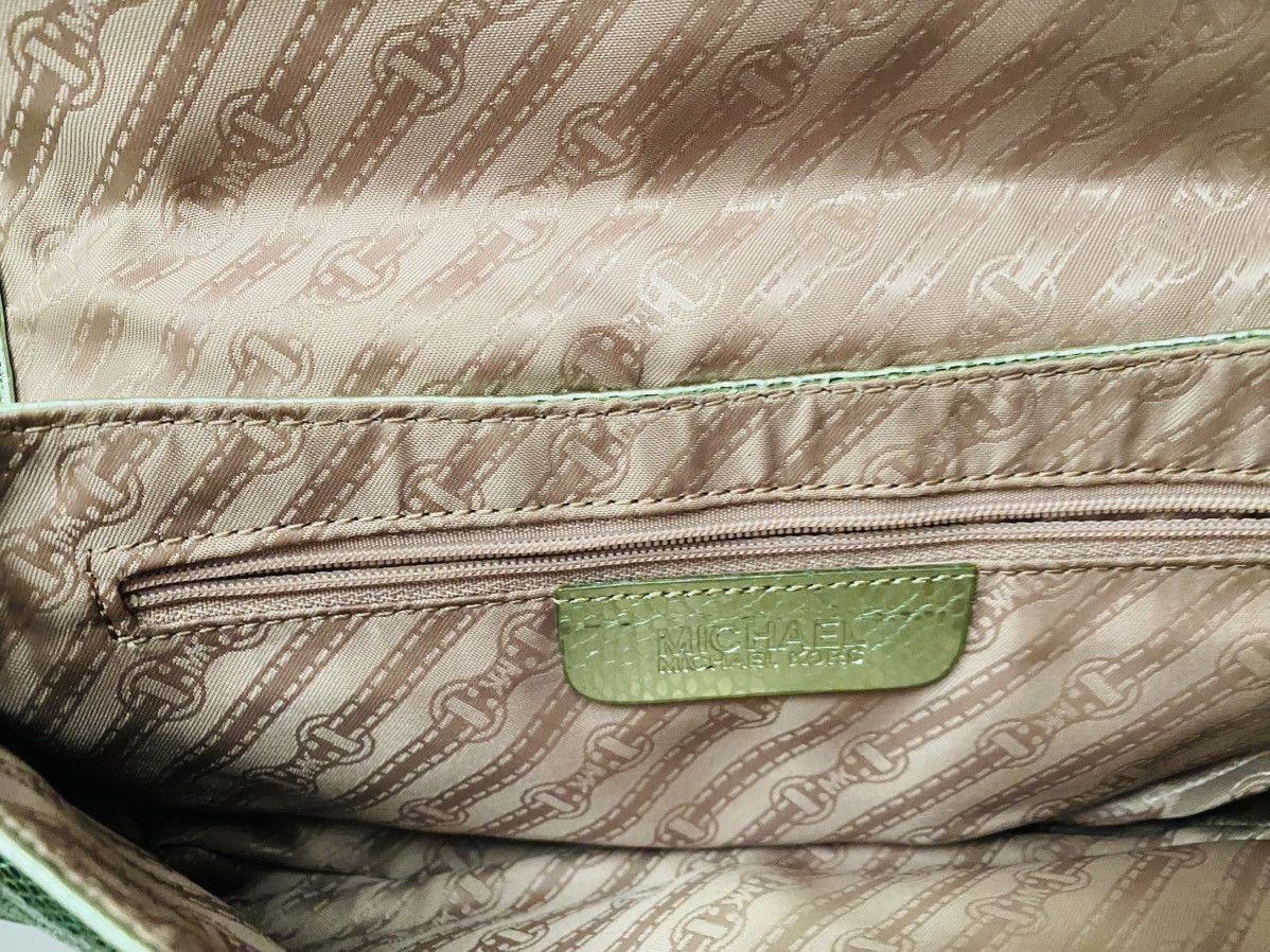 Michael Kors Michael Kors Purse Metallic Green Snake Print Wristlet Size ONE SIZE - 11 Thumbnail