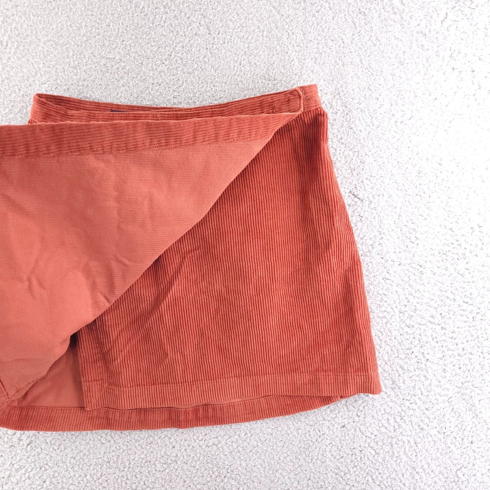 Abercrombie & Fitch Abercrombie Corduroy Skirt Womens XS Red Size 26" / US 2 / IT 38 - 2 Thumbnail