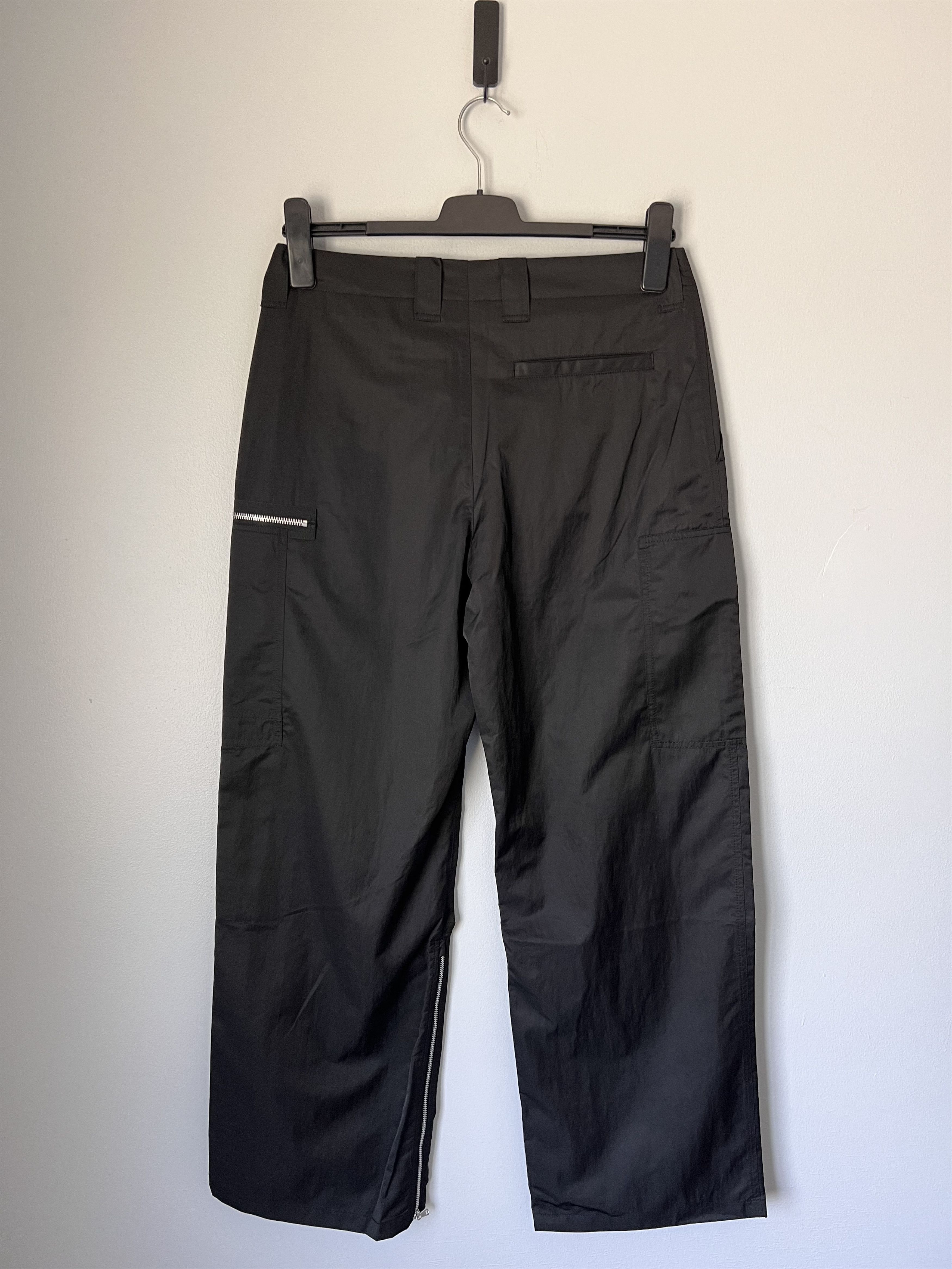Our Legacy Our Legacy High Gloss Sateen Tactical Cargo Pants in Black Size US 32 / EU 48 - 4 Thumbnail
