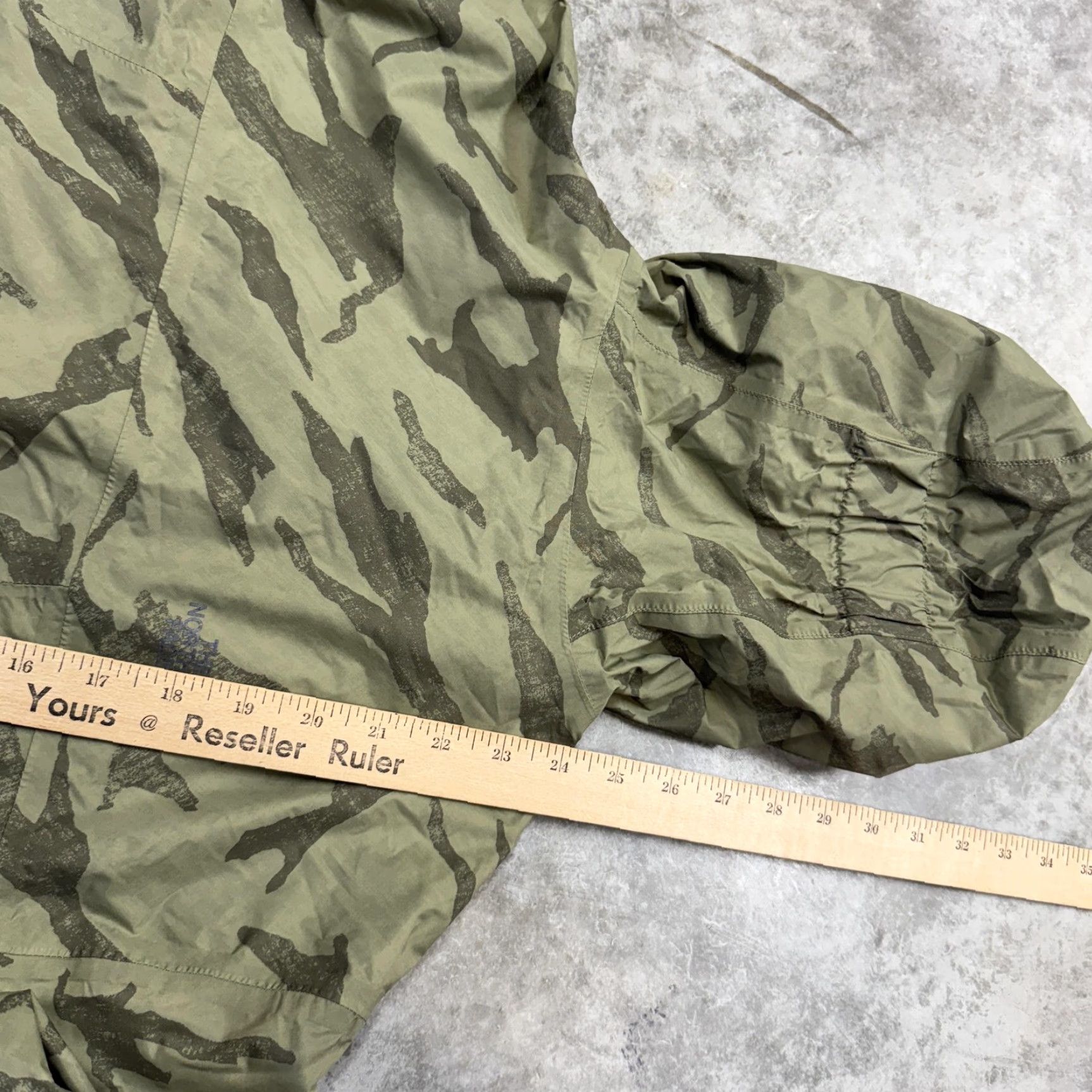 The North Face VINTAGE The North Face Jacket Womens Medium Green Camouflage Hooded Lightweight Windbreaker Size M / US 6-8 / IT 42-44 - 6 Thumbnail