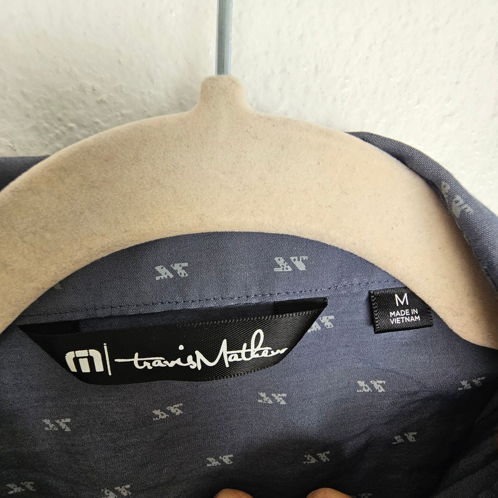 TravisMathew Travis Mathew Mens Geometric Print Button Shirt M Business Size US M / EU 48-50 / 2 - 6 Thumbnail