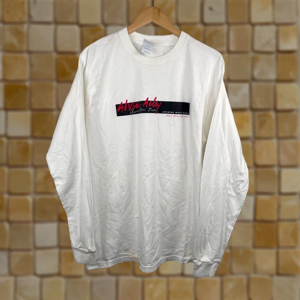 Gildan VINTAGE Alvin Ailey Judith Jamison T-Shirt Men Long Sleeve Gala Graphic Print White Cotton Gildan Ultra Cotton Size L Crew Neck Regular Fit Size US L / EU 52-54 / 3 - 1 Thumbnail