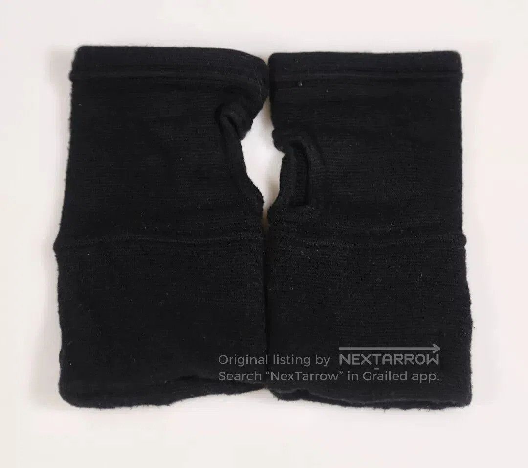 Mastermind Japan mastermind Japan MMJ Skull Embroidery Fingerless Gloves. Size ONE SIZE - 4 Thumbnail