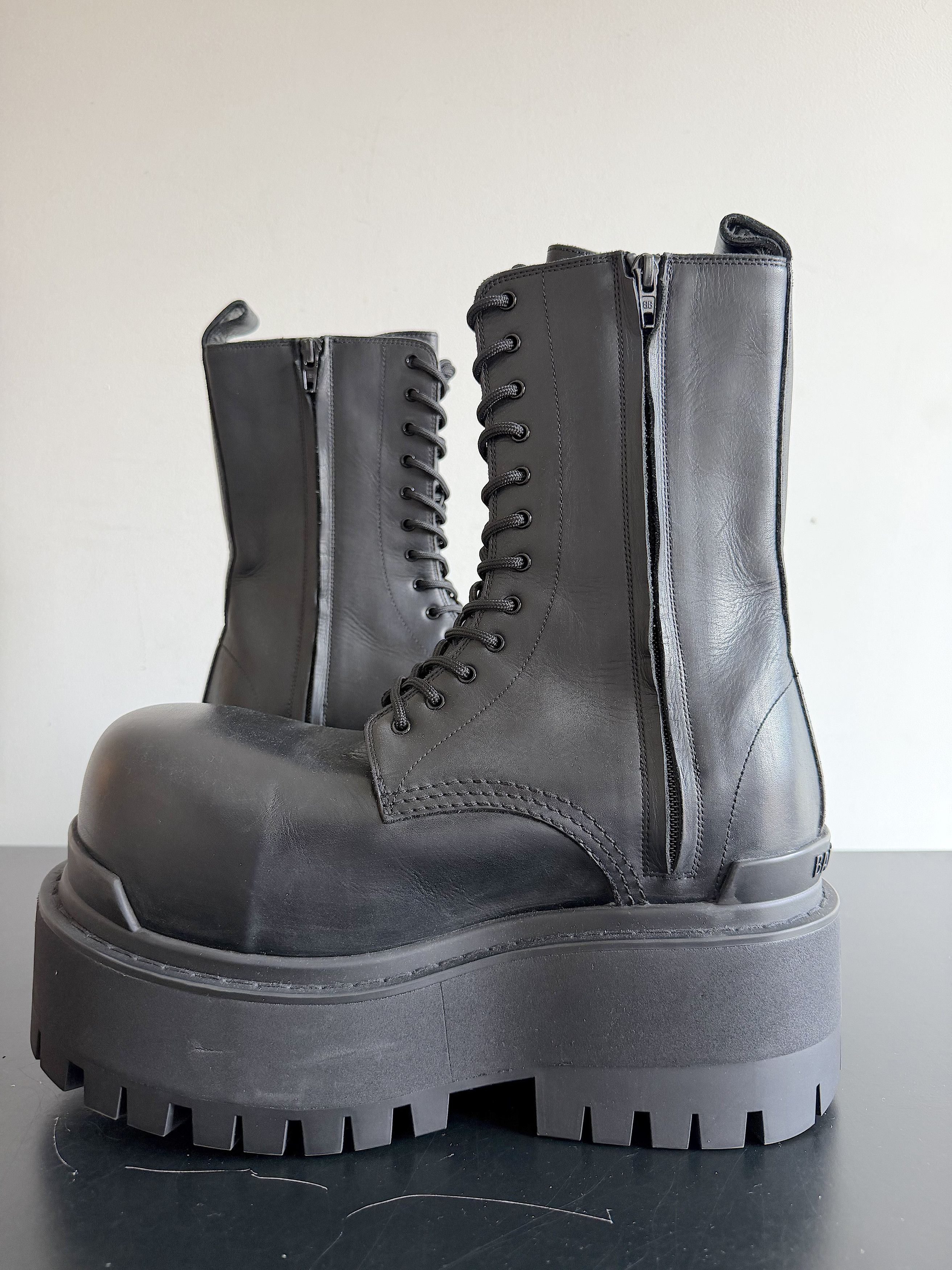 Balenciaga New Spring 25 Giant BB Hardware Boots (41) EU 41-42 US 8-9 Size US 8 / EU 41 - 12 Thumbnail