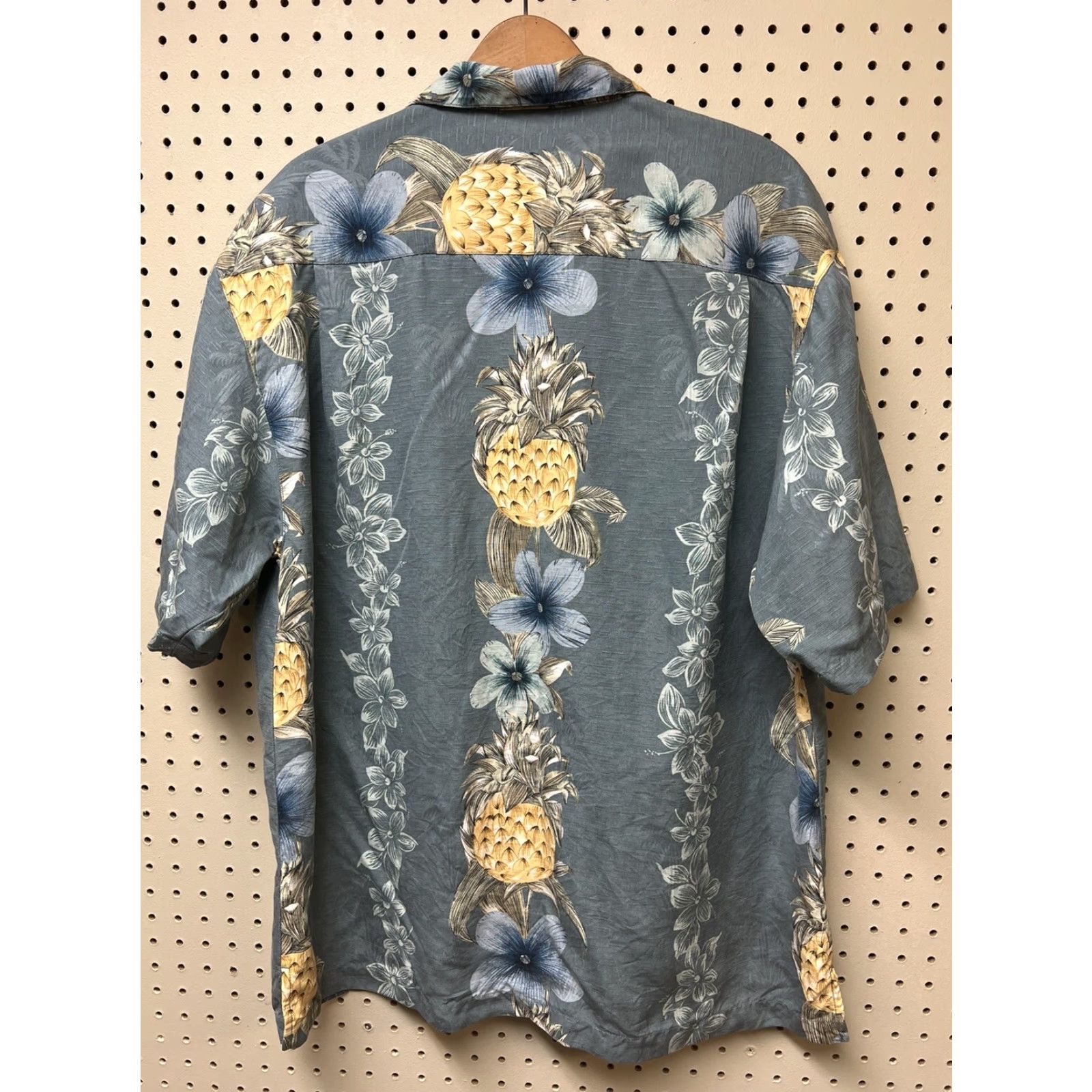 Tommy Bahama Tommy Bahama Shirt Men’s Medium Button-Up Silk Hawaiian Pineapple Flowers Size US M / EU 48-50 / 2 - 2 Thumbnail