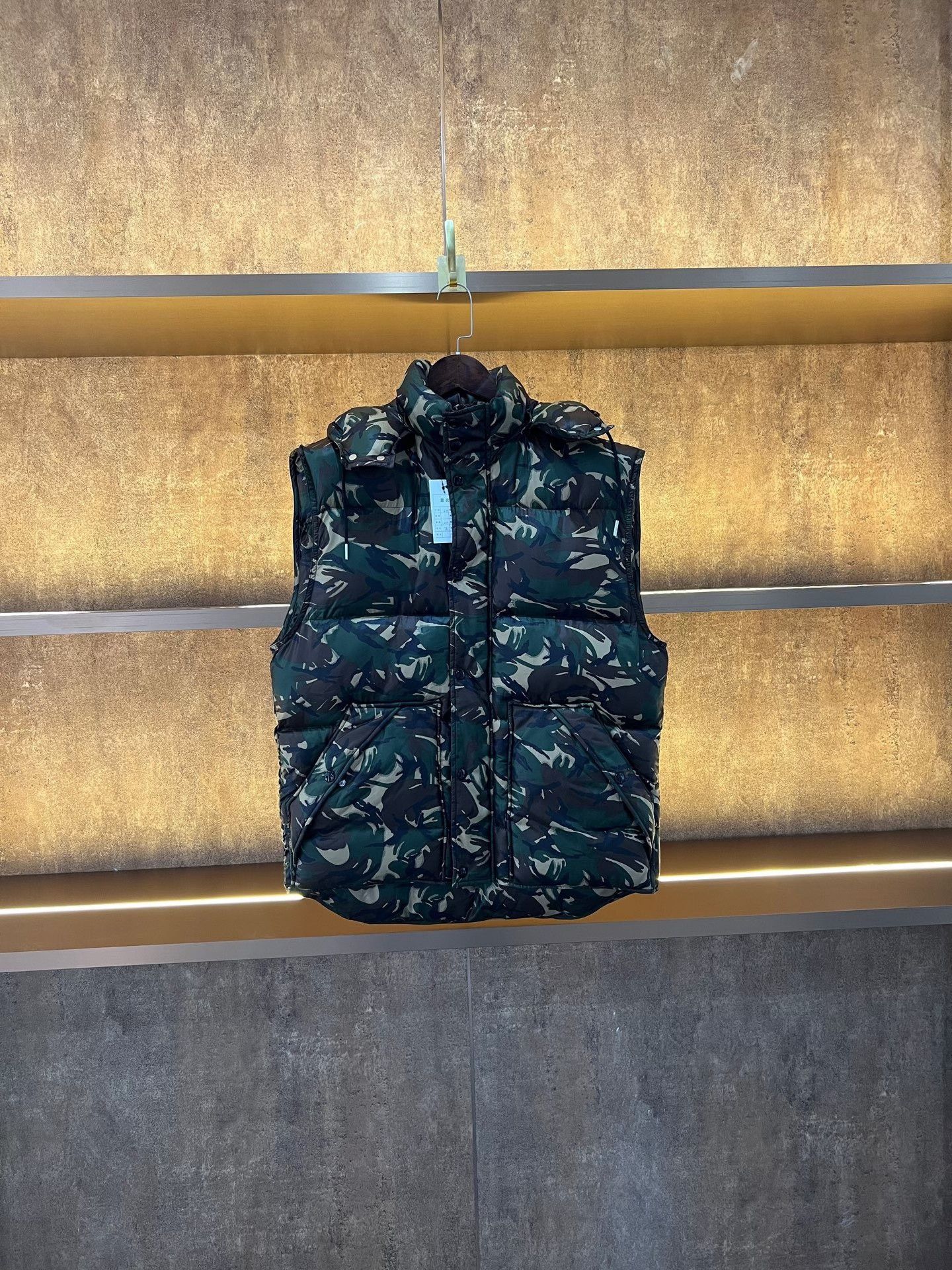 Celine Celine Camouflage Down Vest Size US S / EU 44-46 / 1 - 1 Thumbnail