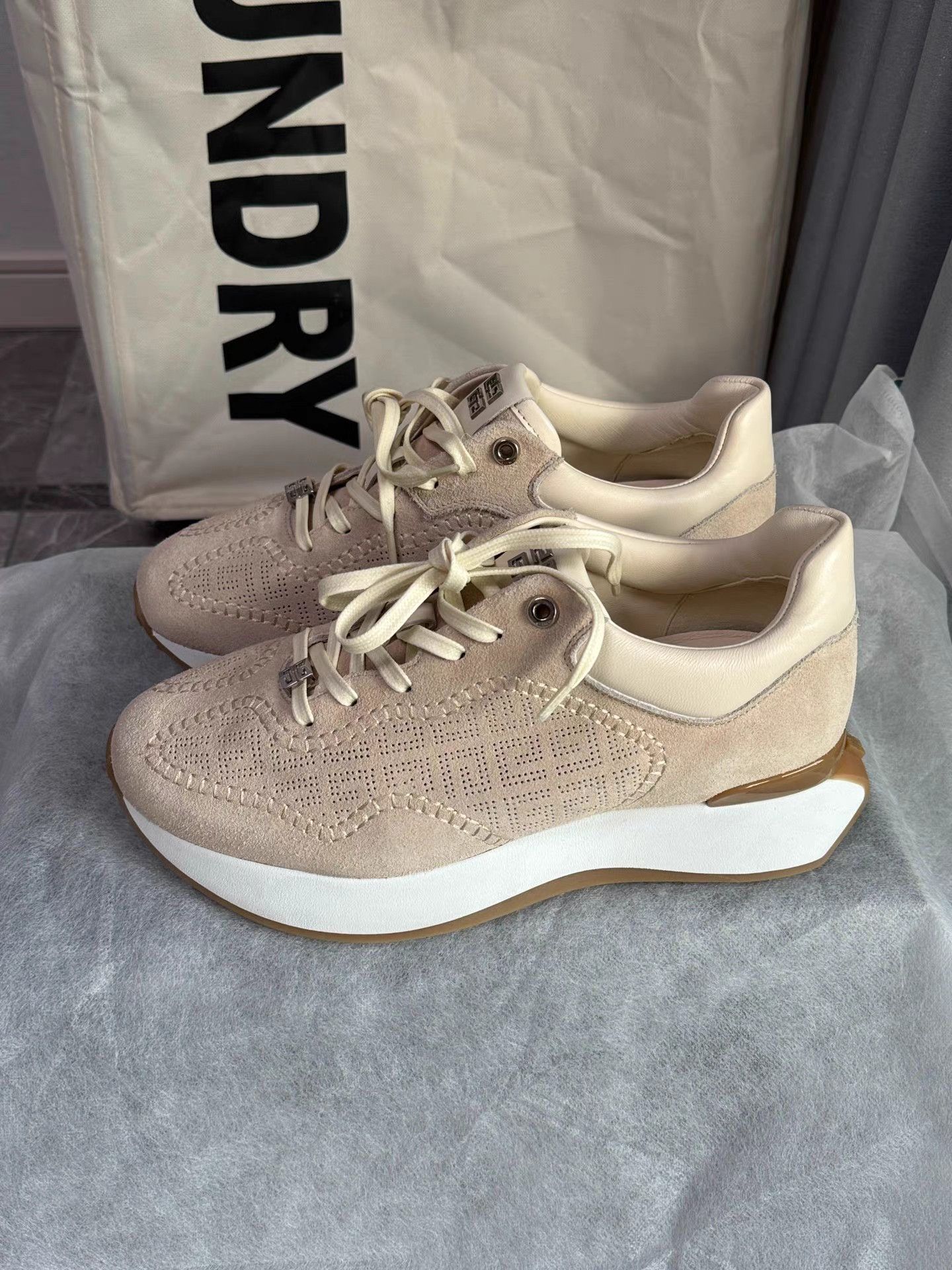Givenchy GIVENCHY Suede Runner Sneakers K6 Size US 7.5 / EU 40-41 - 1 Thumbnail