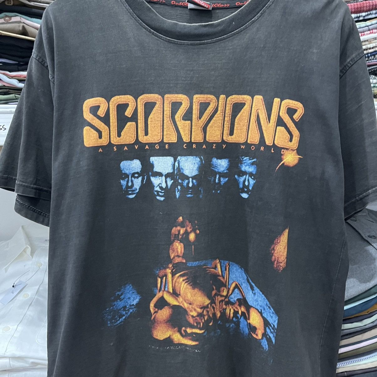 Band Tees Scorpion a savage crazy world tshirt Size US L / EU 52-54 / 3 - 2 Thumbnail