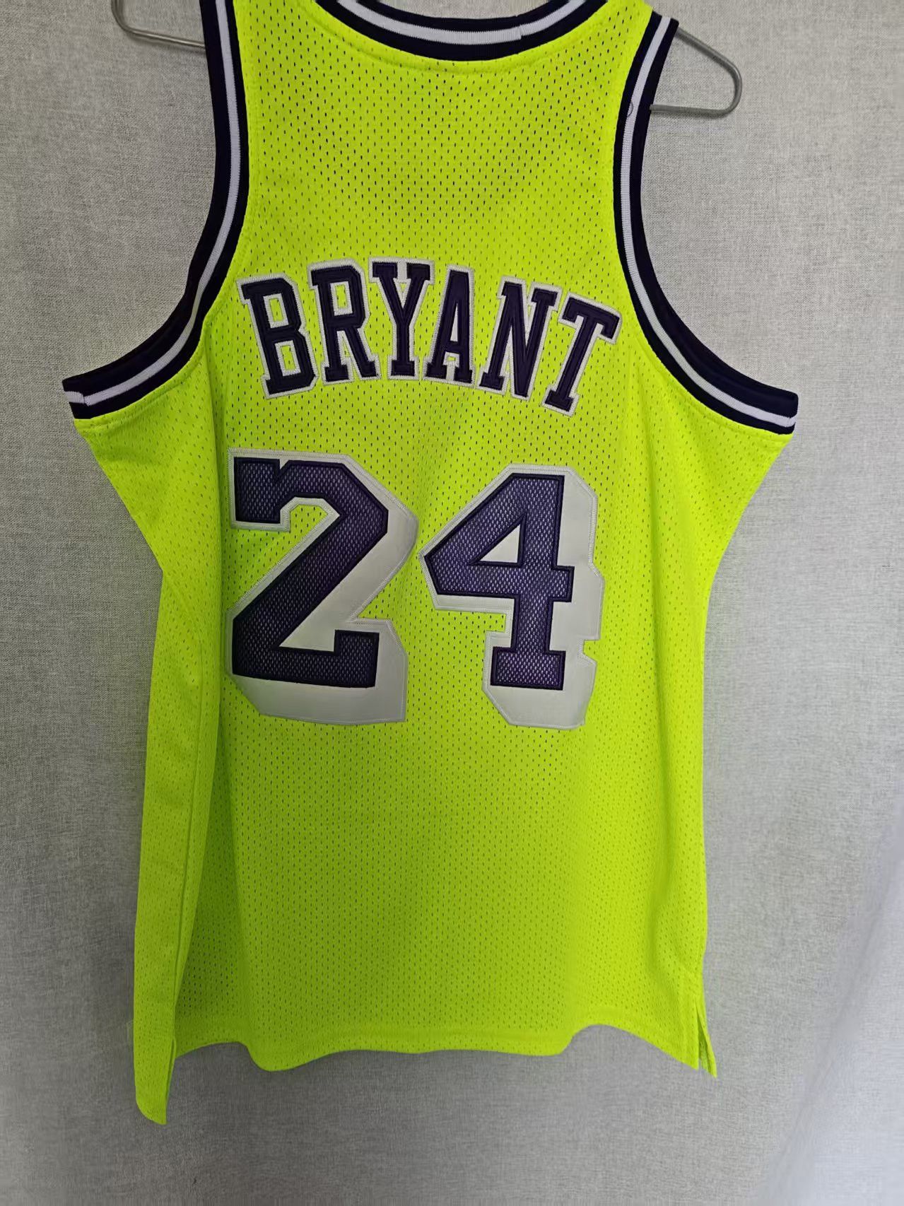 NBA Laker #24 Kobe Bryant Jersey Green XL Size US XL / EU 56 / 4 - 2 Thumbnail