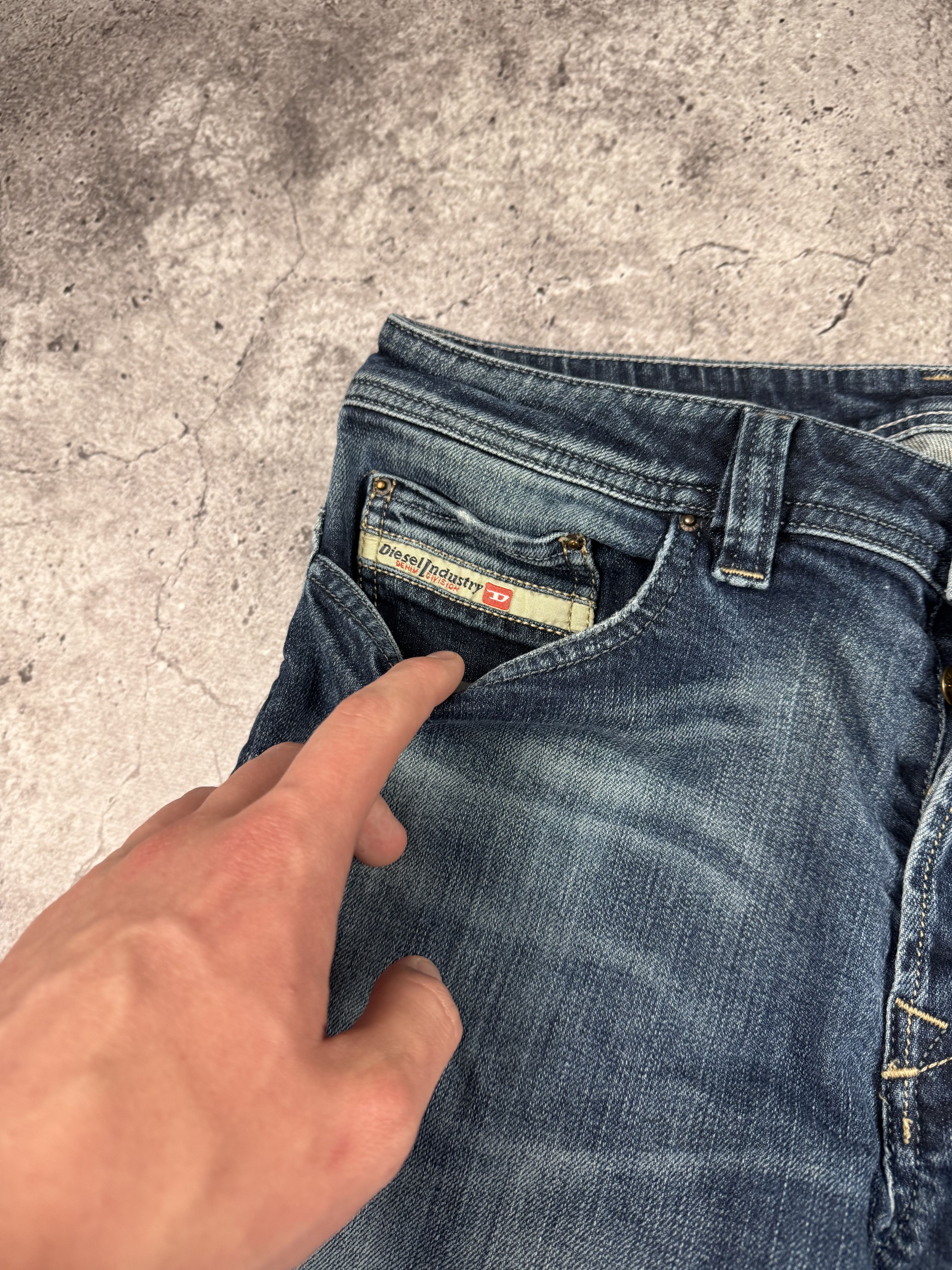 Diesel Disstressed Diesel jeans vintage safado model Japanesse Size US 32 / EU 48 - 3 Thumbnail