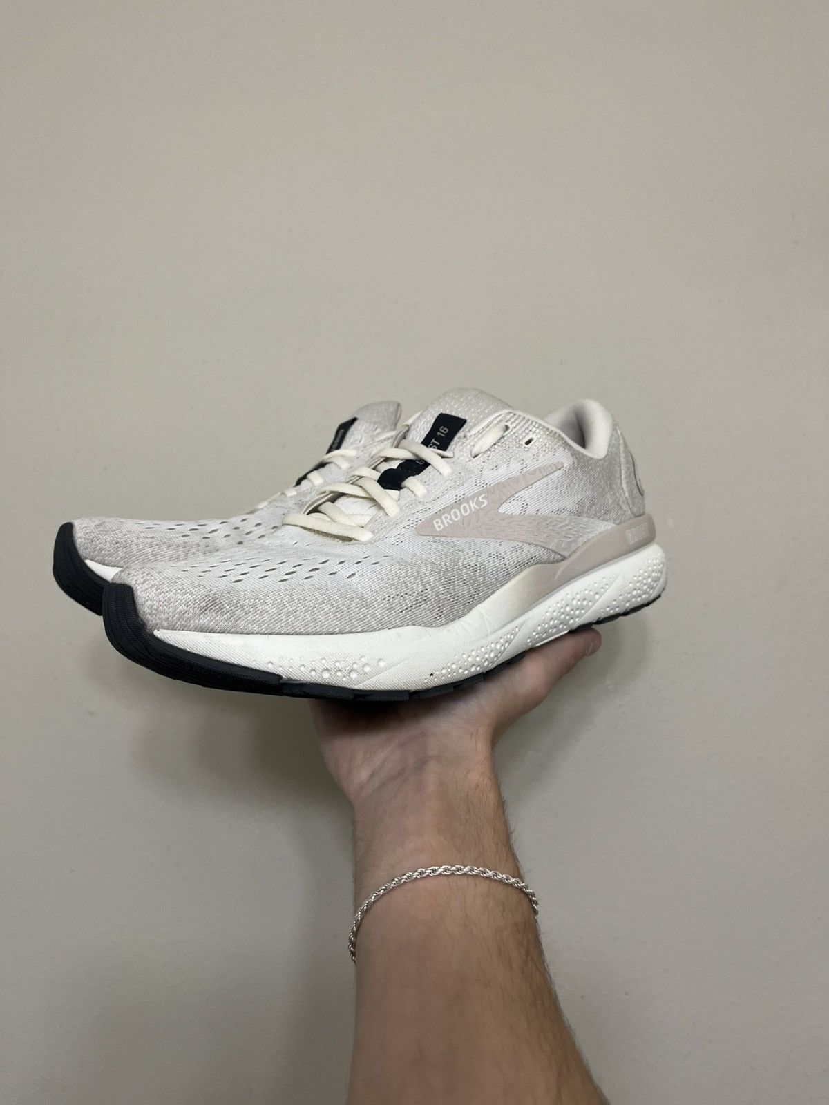 Brooks Brooks Ghost 16 Size 10.5 Size US 10.5 / EU 43-44 - 1 Thumbnail