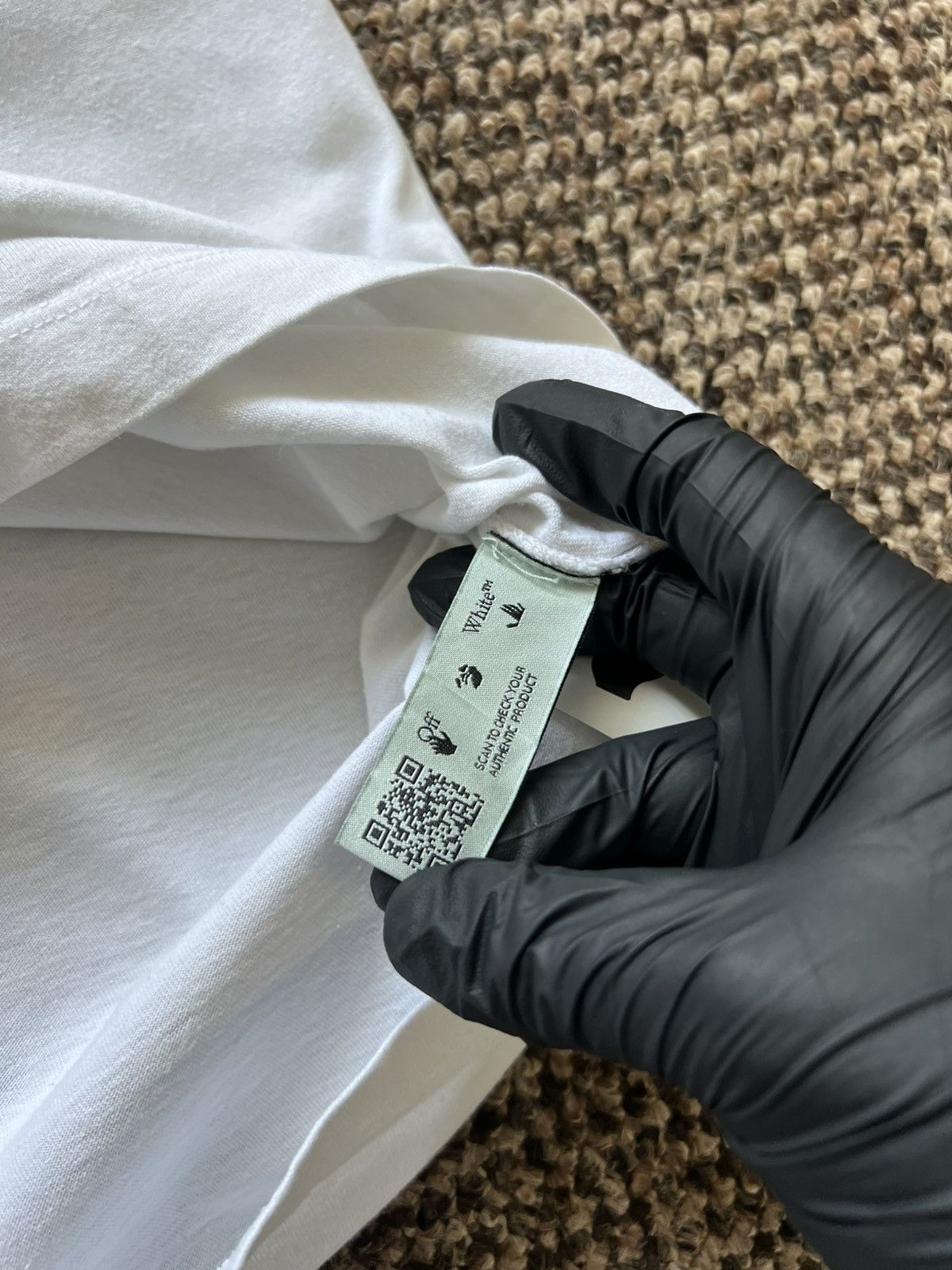 Off-White Off-White Pivot Fish White T Shirt Big Logo M Size Size US M / EU 48-50 / 2 - 10 Thumbnail