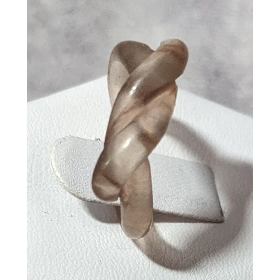 Other Translucent Tan Knotted Fashion Ring Size 6 1/2 Size ONE SIZE - 10 Thumbnail