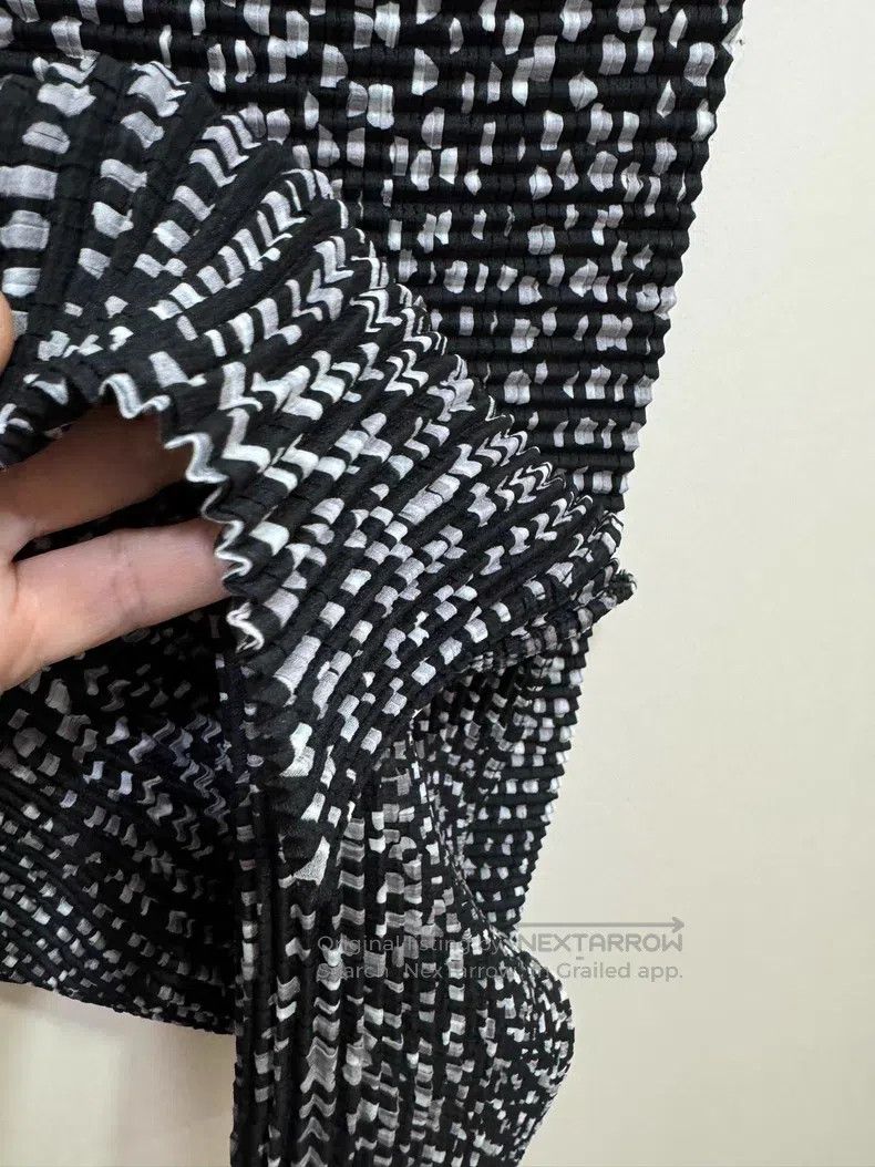 Issey Miyake Issey Miyake Pleated Black Midi Skirt Size 25" / US 0 / IT 36 - 6 Thumbnail