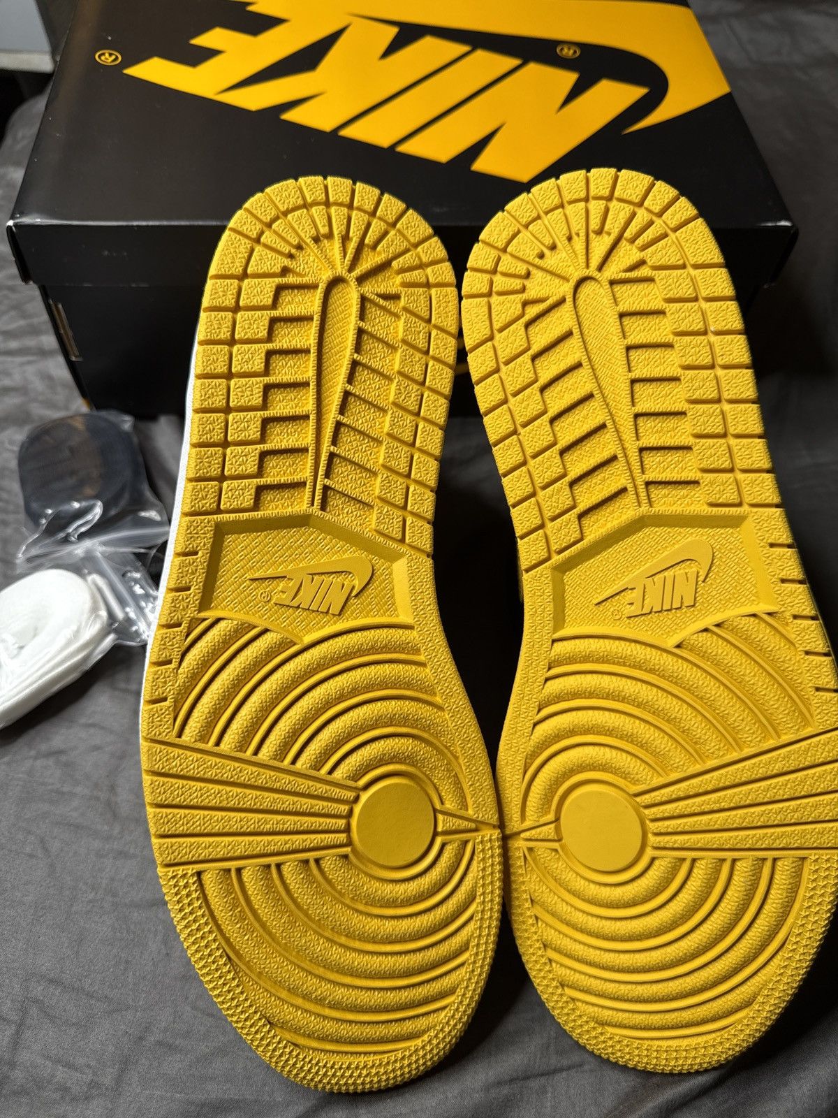 Nike Air Jordan 1 Pollen Size US 9 / EU 42 - 8 Thumbnail