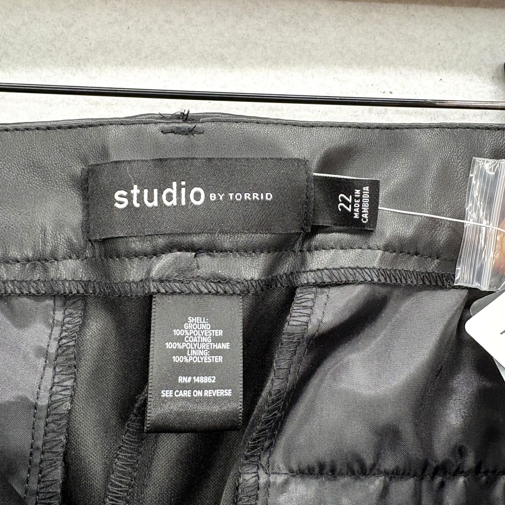 Torrid Torrid Studio Pants Womens 22 Black Wide-Leg Dress Pants Lined Pockets Zip Front 28in Inseam Size 40" / US 18 - 4 Thumbnail