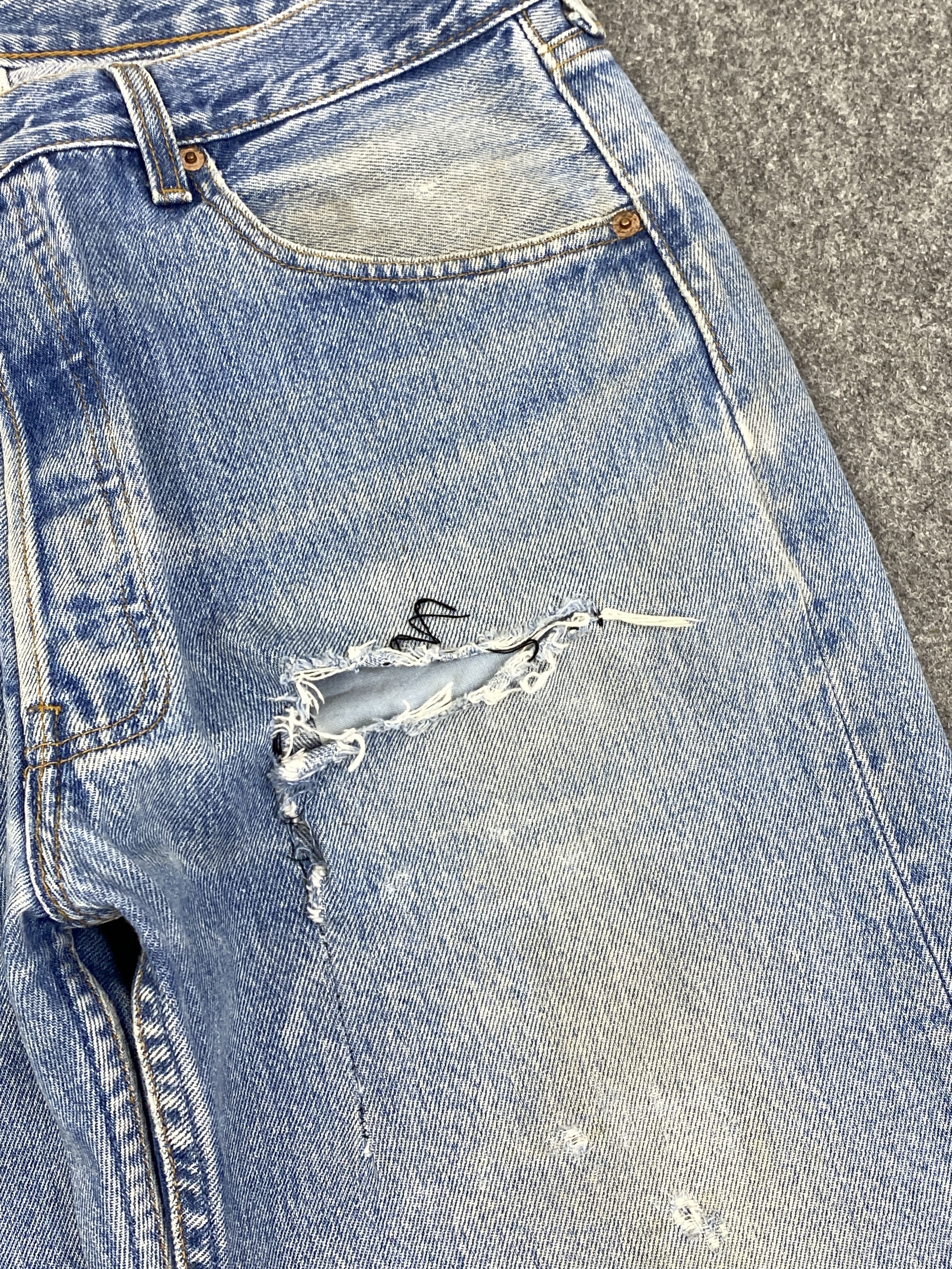 Levi's Vintage 90s Levi's 501 Distressed Faded Blue Jeans DP2849 Size US 32 / EU 48 - 7 Thumbnail