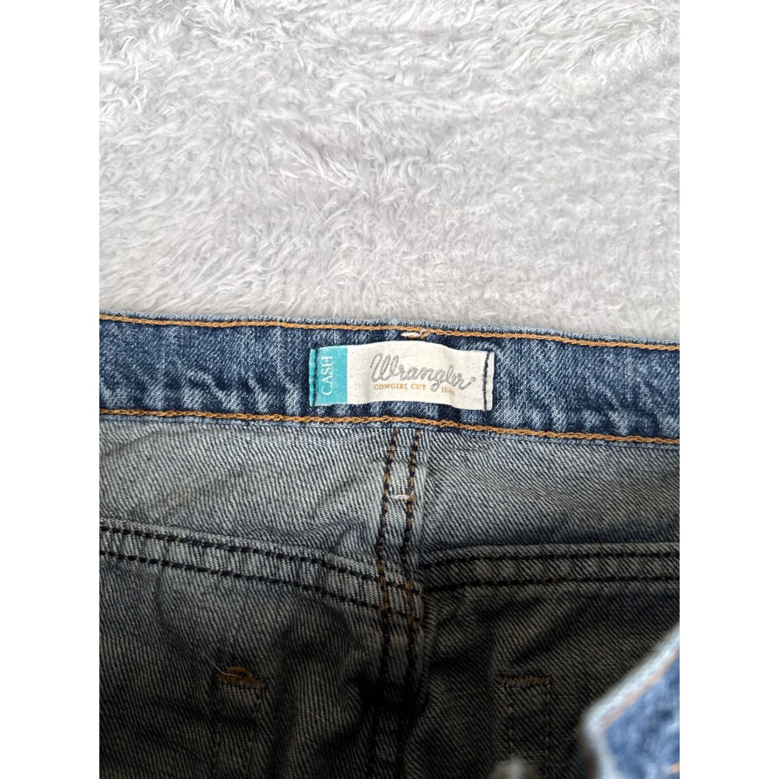 Wrangler VINTAGE Wrangler Jeans Juniors 11 Blue Denim Cowgirl Cut Cash Bootcut Mid Rise 32x32 Size 32" / US 10 / IT 46 - 6 Thumbnail
