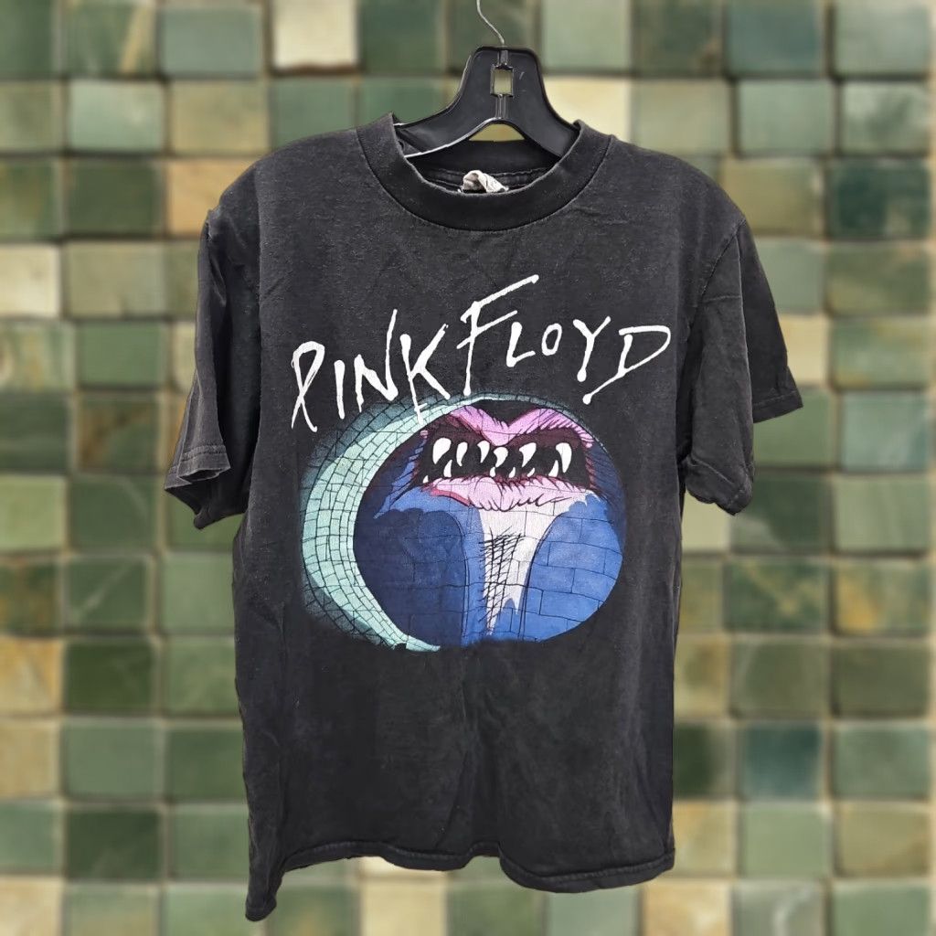 Vintage Vtg 90's Pink Floyd the Wall T-Shirt Medium Licensed Winterland Unisex Adults M Black 90s Theme Mens Womens Boys Girls Size US M / EU 48-50 / 2 - 1 Thumbnail