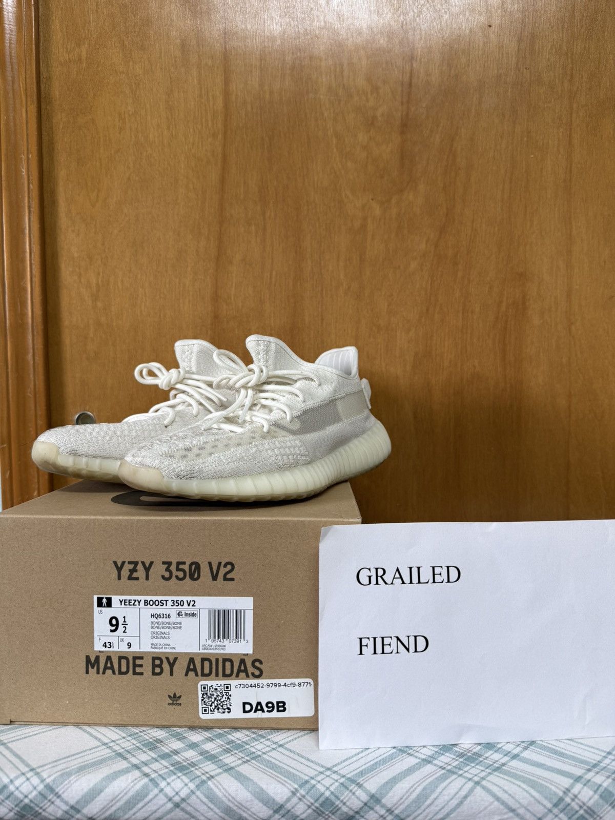 Yeezy Yeezy 350 V2 Bone Size US 9.5 / EU 42-43 - 2 Thumbnail
