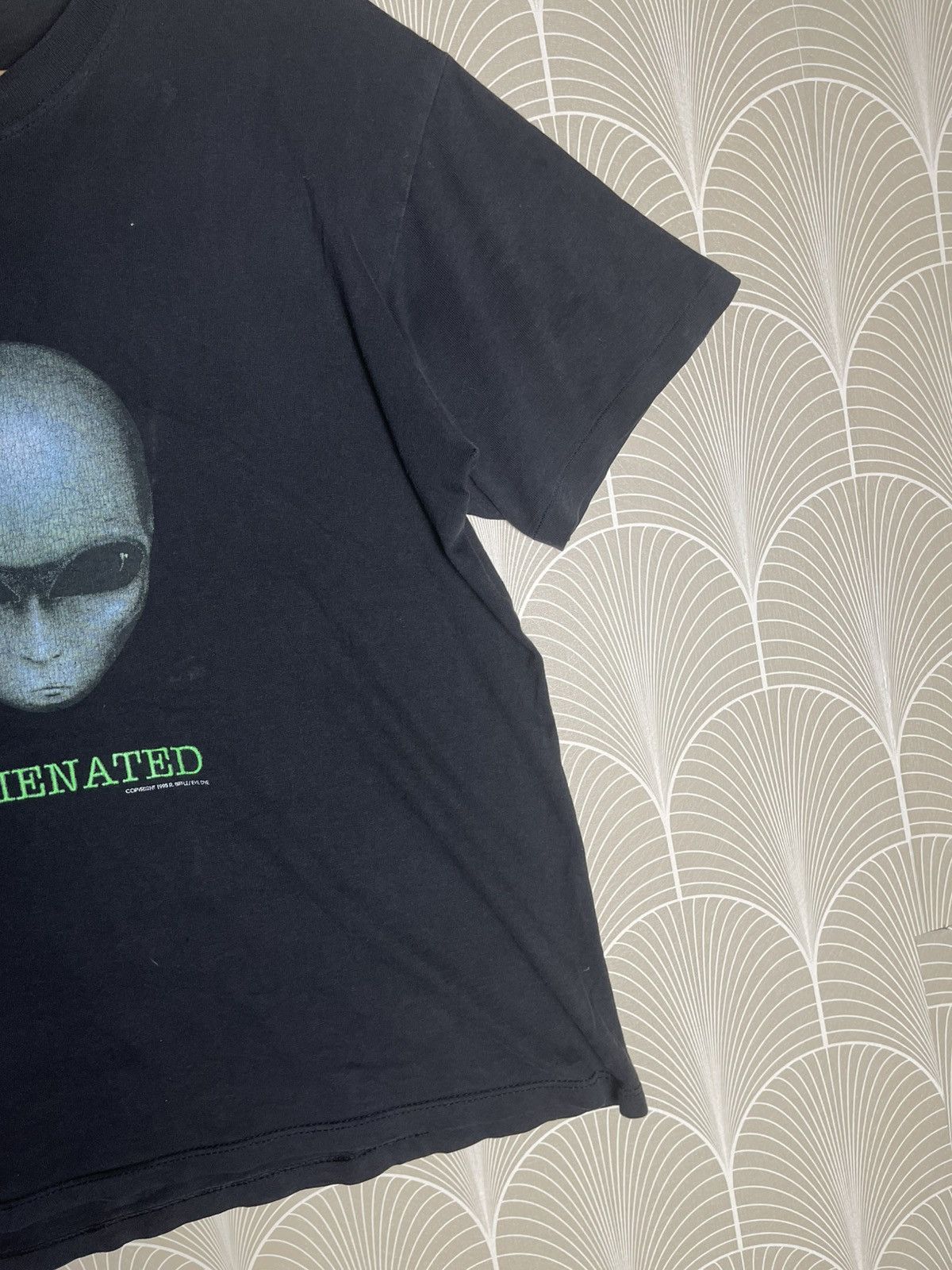 Alien Workshop VINTAGE 1995 ALIEN WORKSHOP ALIENATED TEES RARE BACKHIT Size US M / EU 48-50 / 2 - 6 Thumbnail