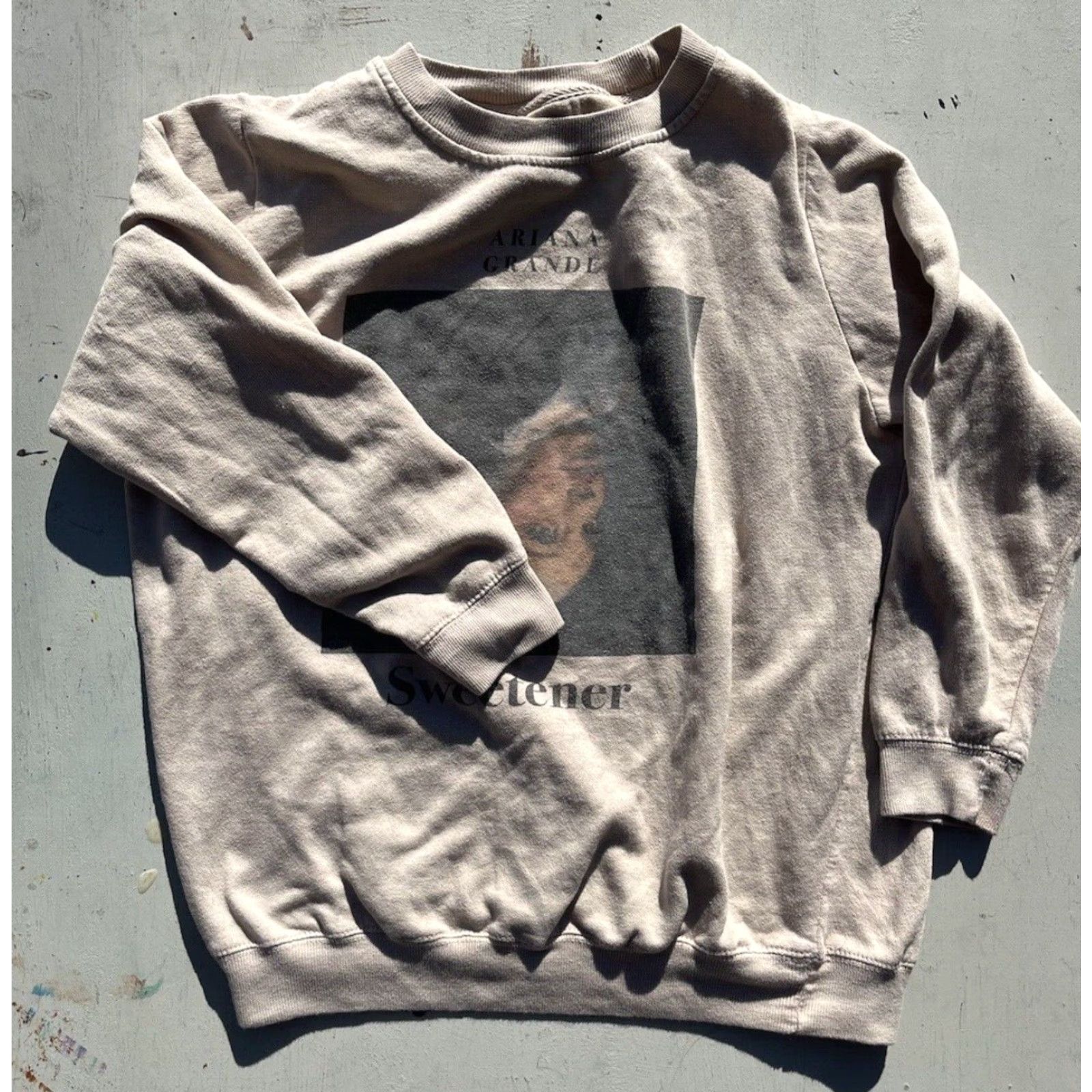 Vintage VINTAGE? No. Women's Ariana Grande Sweatshirt Beige Sweetener Spell-Out XL Pop Singer NYC Y2K Size XL / US 12-14 / IT 48-50 - 5 Thumbnail
