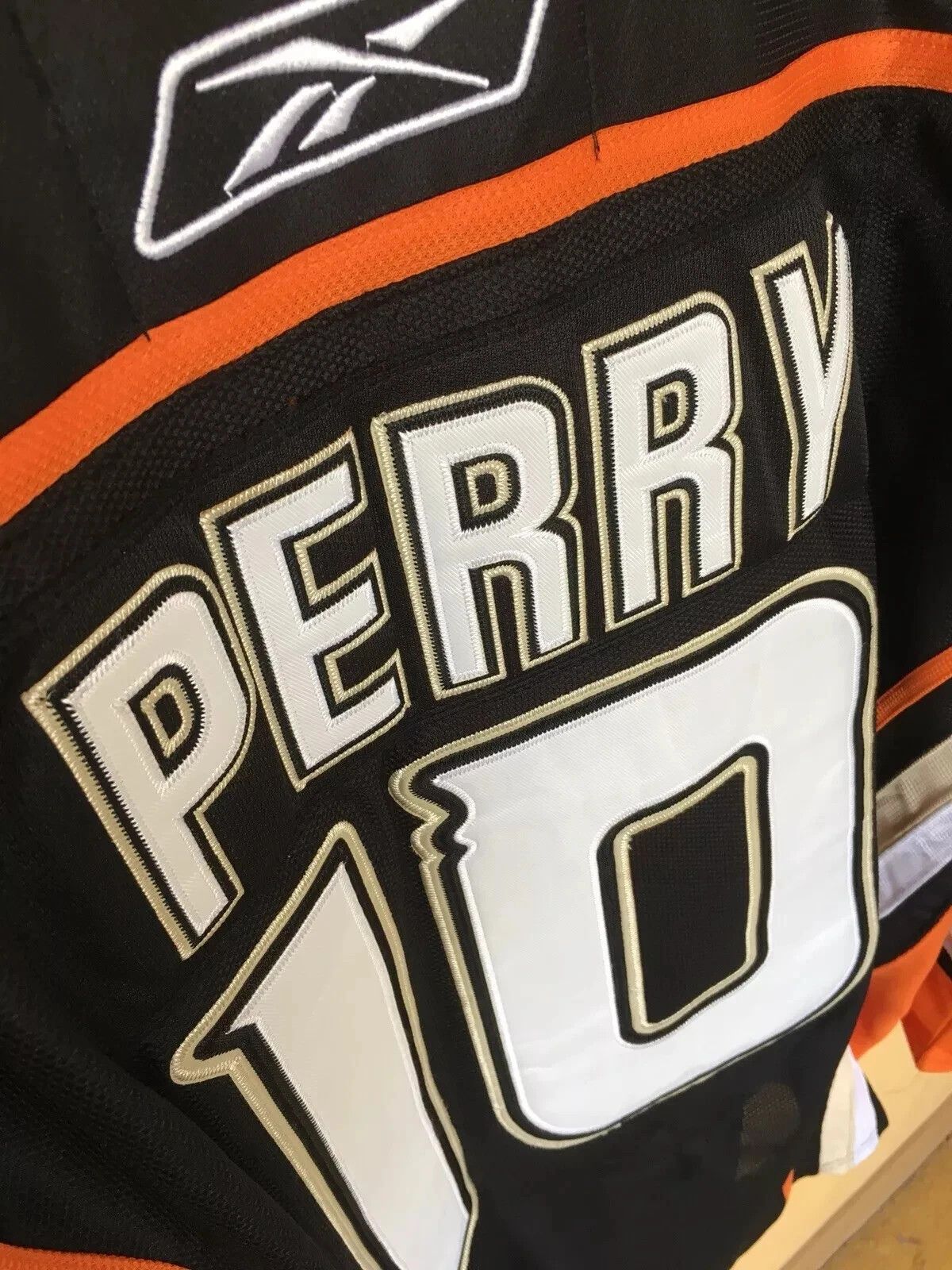 Reebok VINTAGE ANAHEIM DUCKS CCM COREY PERRY NHL ICE HOCKEY SHIRT Size US L / EU 52-54 / 3 - 5 Thumbnail