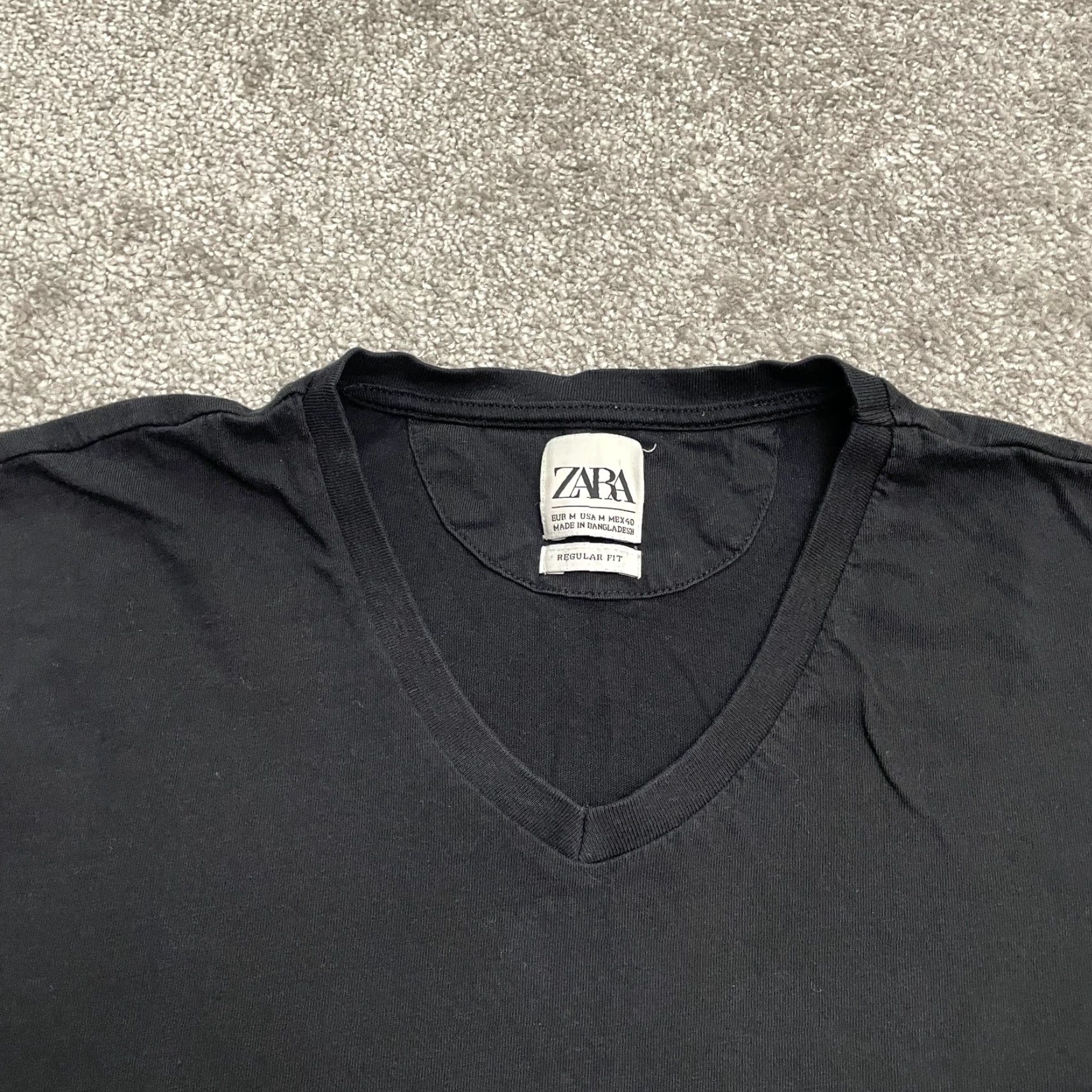Zara Zara Regular Fit Basic T-Shirt Mens Medium Black V-Neck Short Sleeve Casual Tee Size US M / EU 48-50 / 2 - 3 Thumbnail