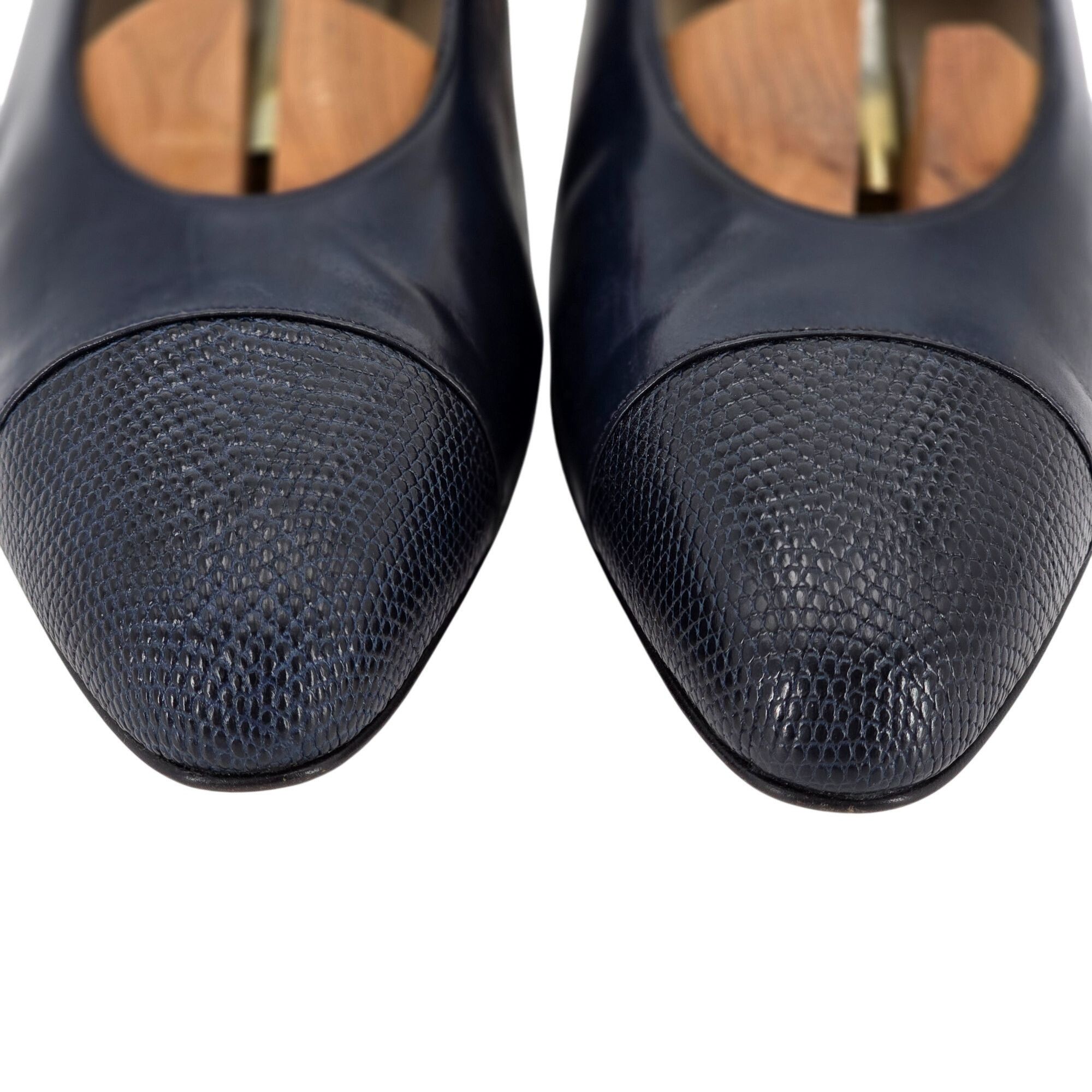 Vintage Salvatore Ferragamo Womens 9AA Navy Leather Reptile