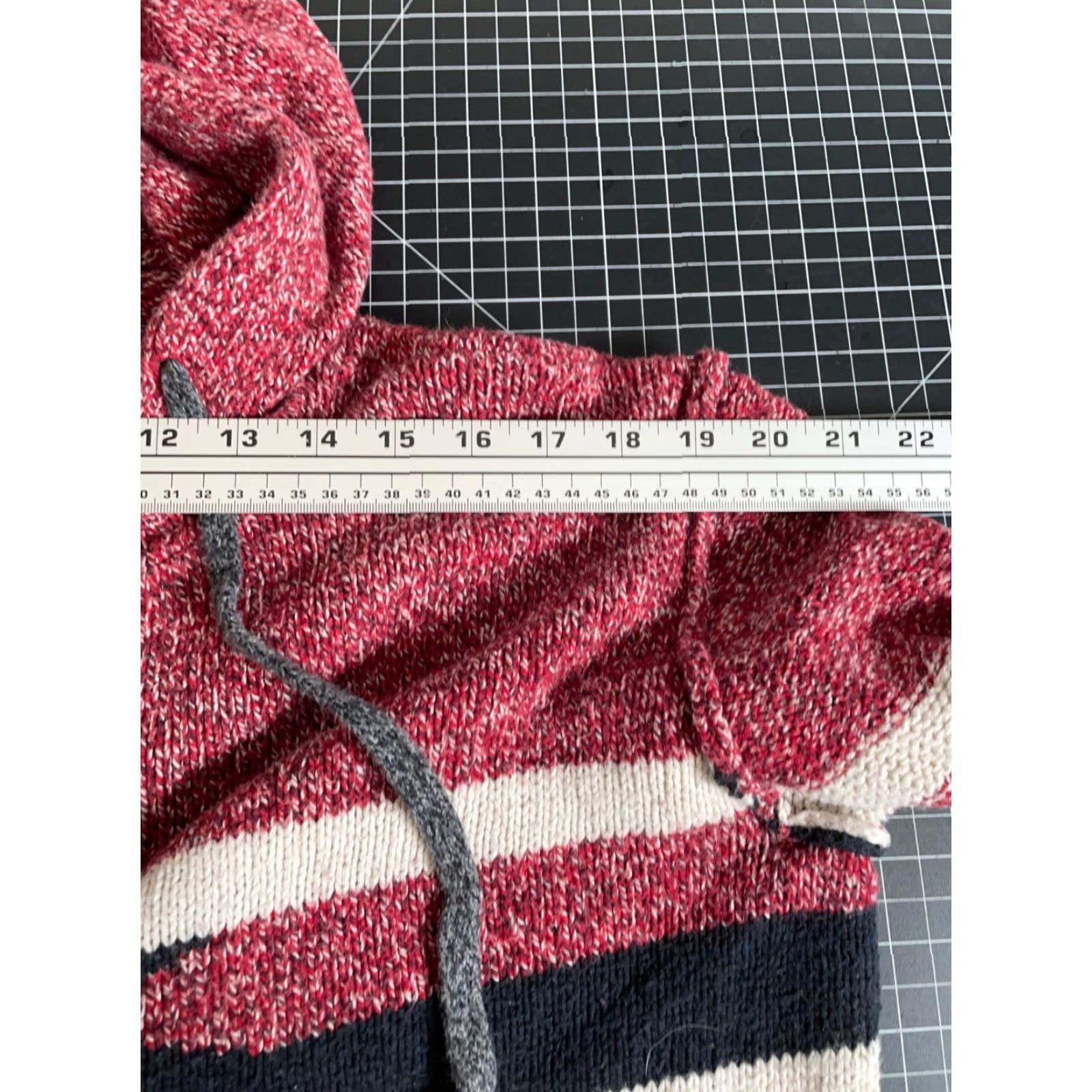 American Eagle Outfitters American Eagle Outfitters Aztec Henley Sweater Hoodie Men's Large Red Geometric Tribal 90s Southwestern Hipster Size US L / EU 52-54 / 3 - 7 Thumbnail